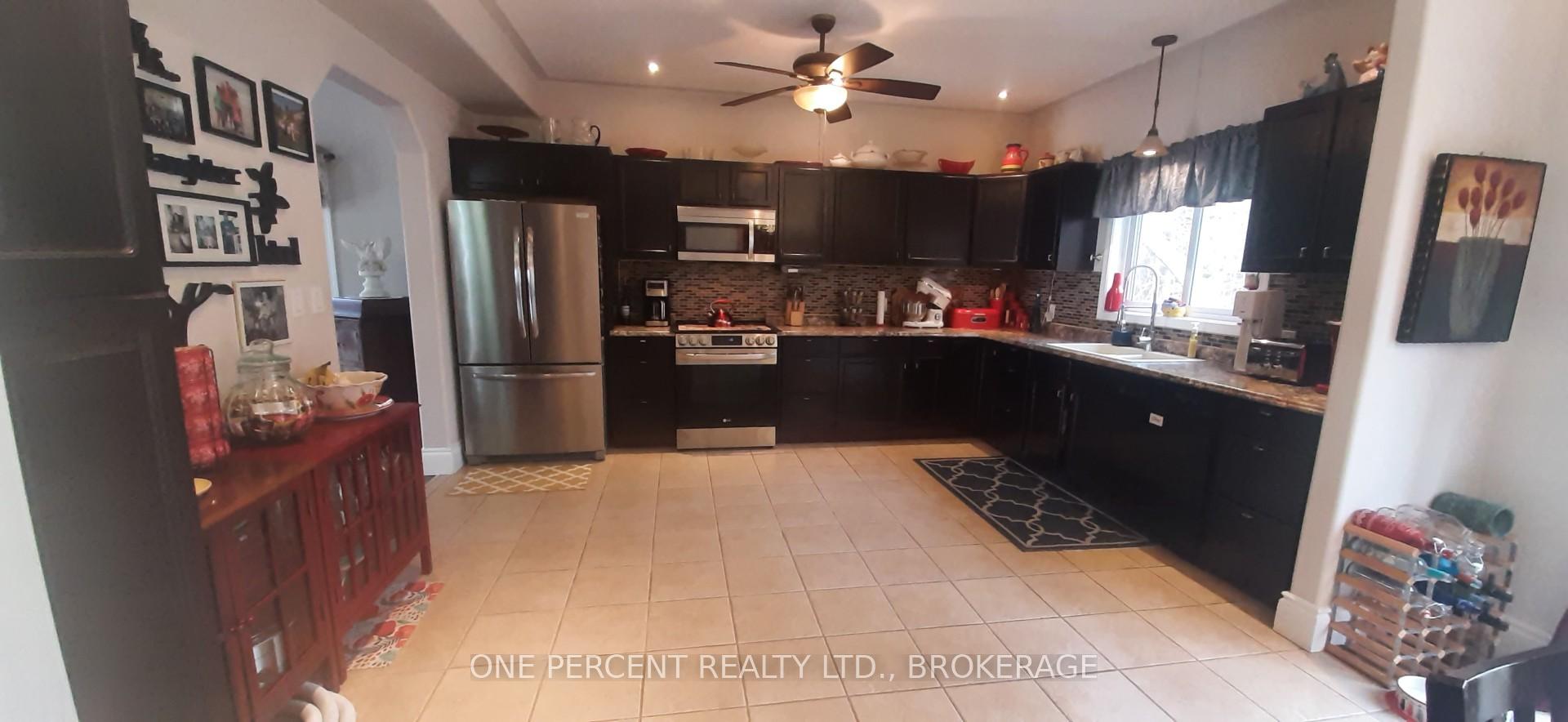 Photo 5 of 39 Dark Island Lane, Gananoque — HOMEH