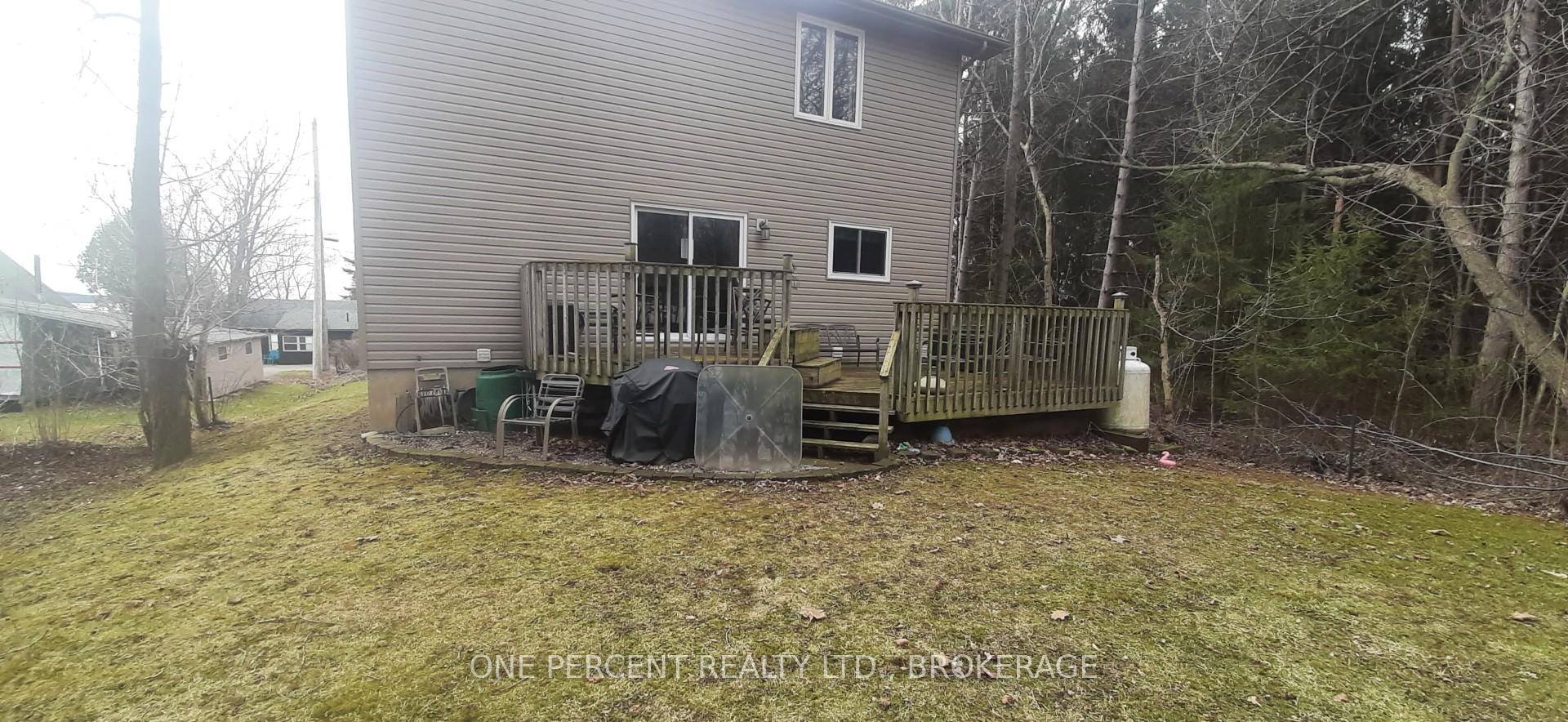 Photo 32 of 39 Dark Island Lane, Gananoque — HOMEH