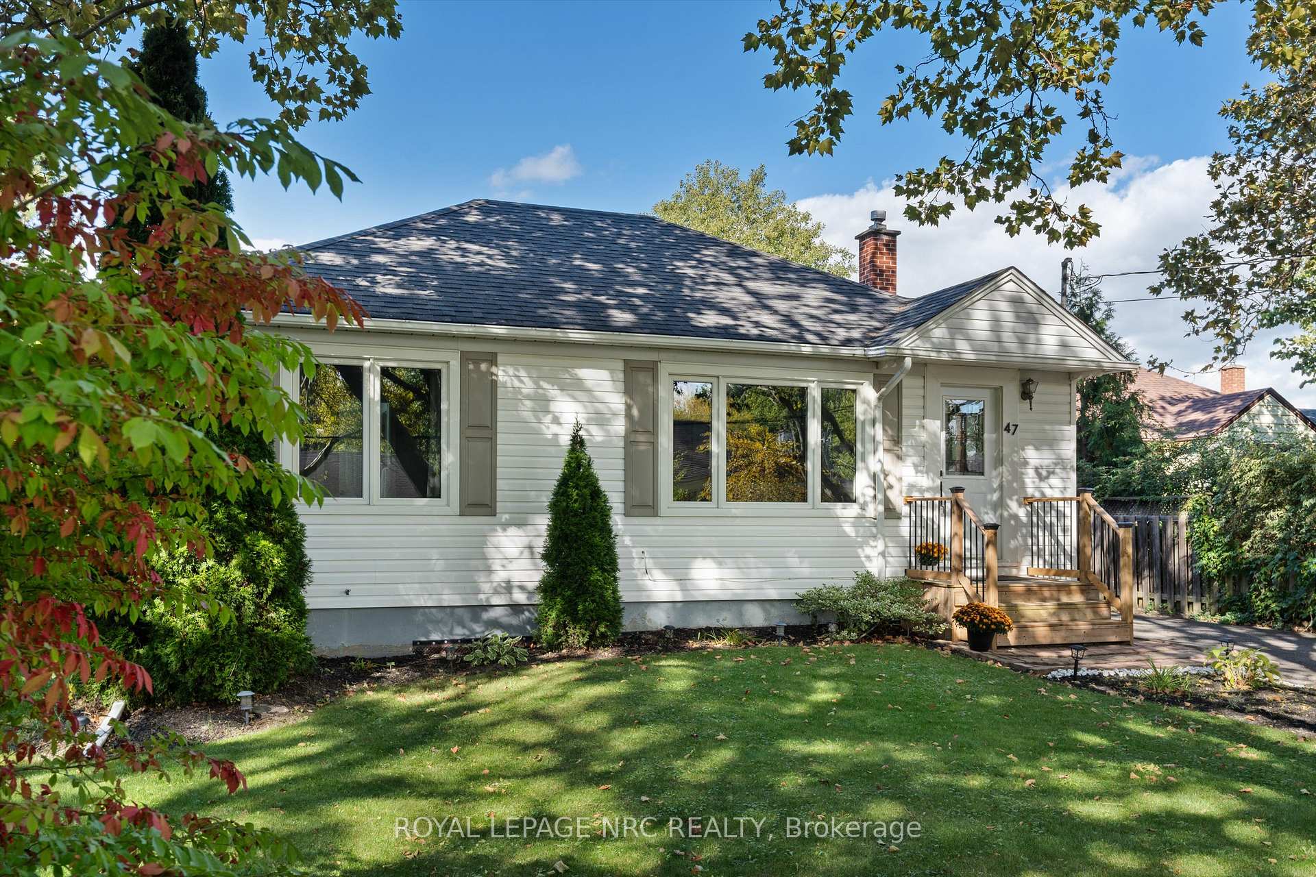 Photo 2 of 47 Beamer Avenue, St. Catharines, Bunting/Linwell — HOMEH