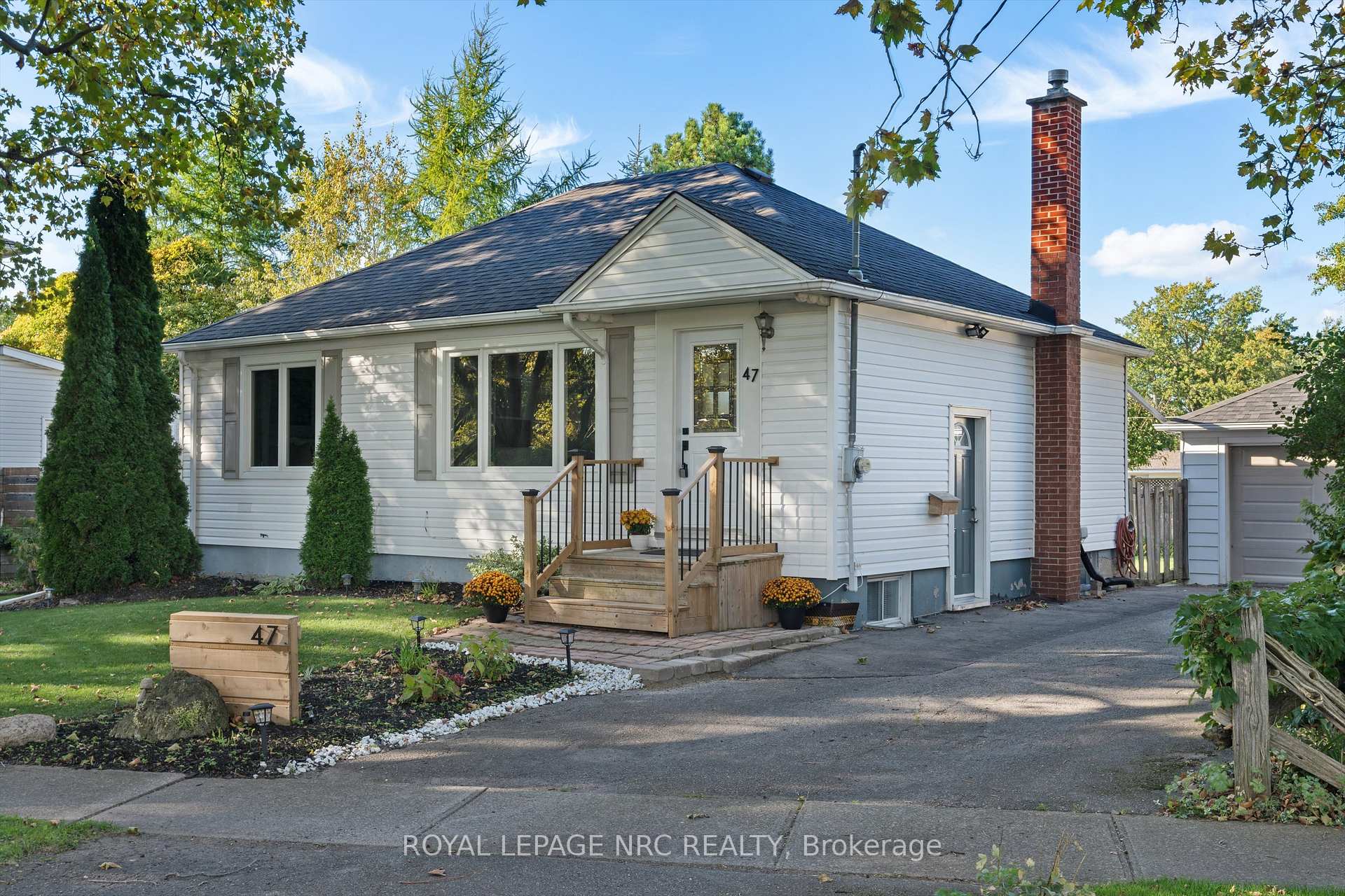 Photo 3 of 47 Beamer Avenue, St. Catharines, Bunting/Linwell — HOMEH