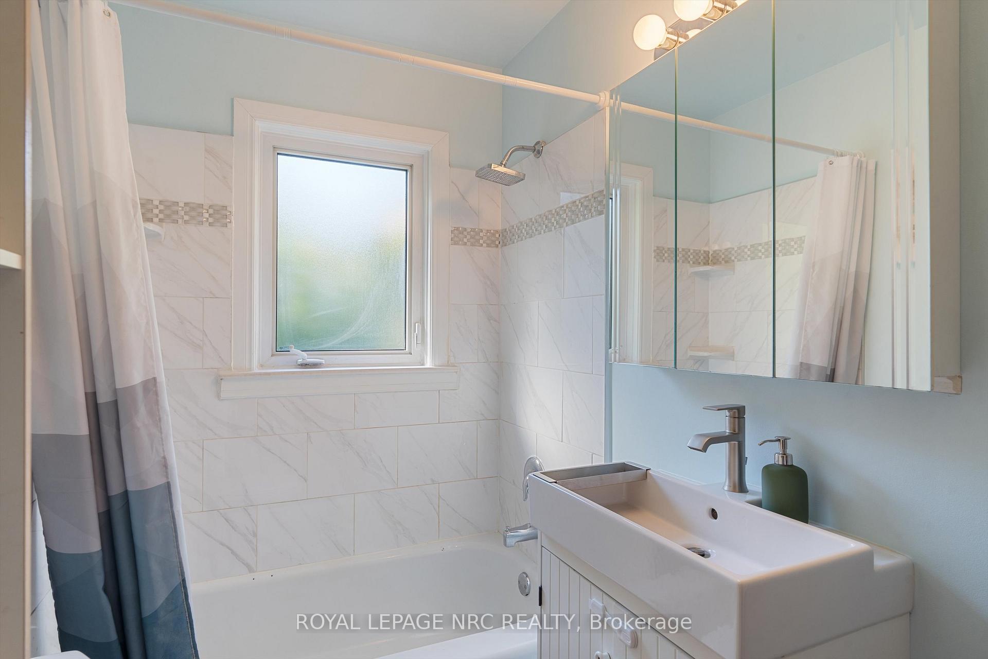 Photo 20 of 47 Beamer Avenue, St. Catharines, Bunting/Linwell — HOMEH