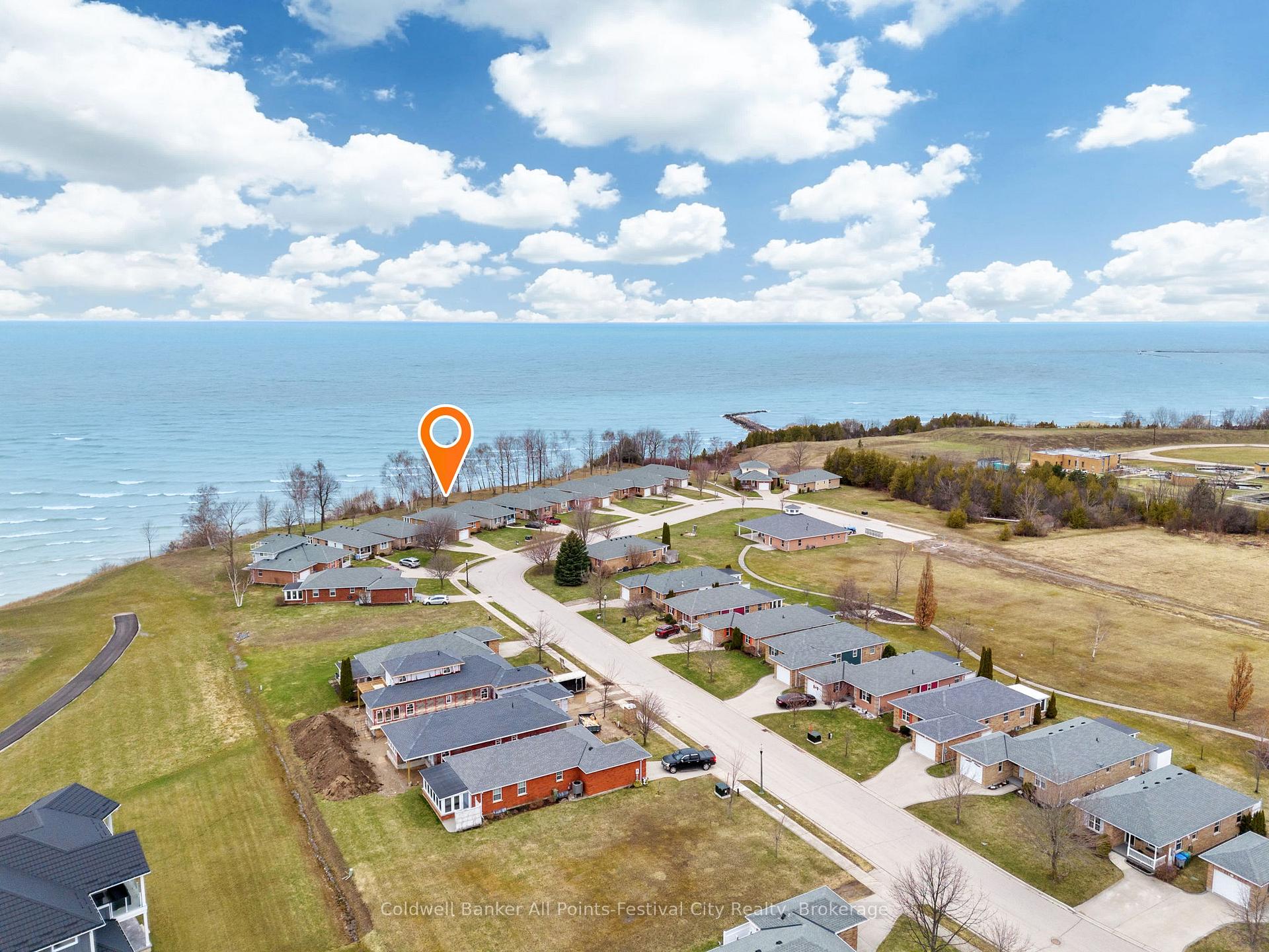 Photo 2 of 273 Bethune Crescent, Goderich, Goderich (Town) — HOMEH