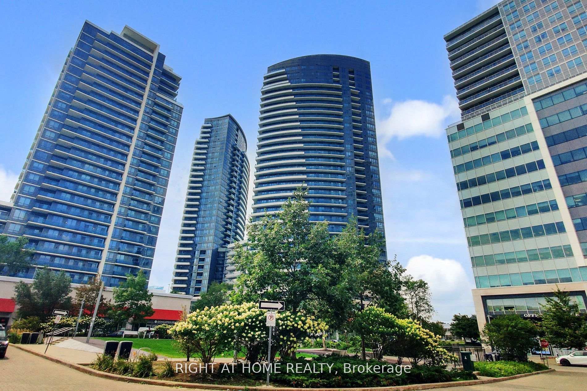 Photo 1 of Unit 726, 7161 Yonge Street, Markham, Grandview — HOMEH
