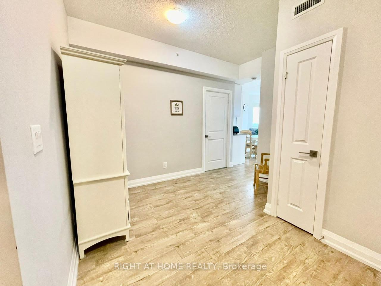 Photo 8 of Unit 726, 7161 Yonge Street, Markham, Grandview — HOMEH