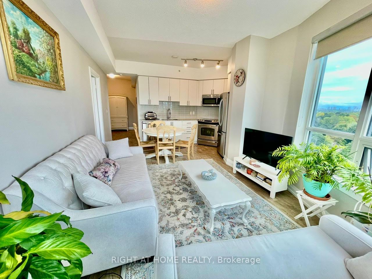 Photo 11 of Unit 726, 7161 Yonge Street, Markham, Grandview — HOMEH