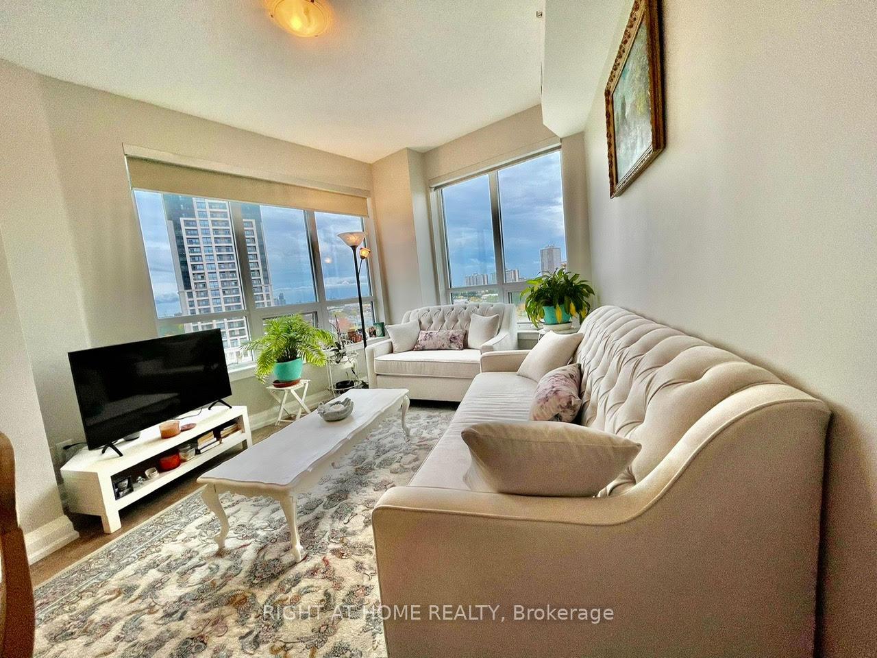 Photo 13 of Unit 726, 7161 Yonge Street, Markham, Grandview — HOMEH