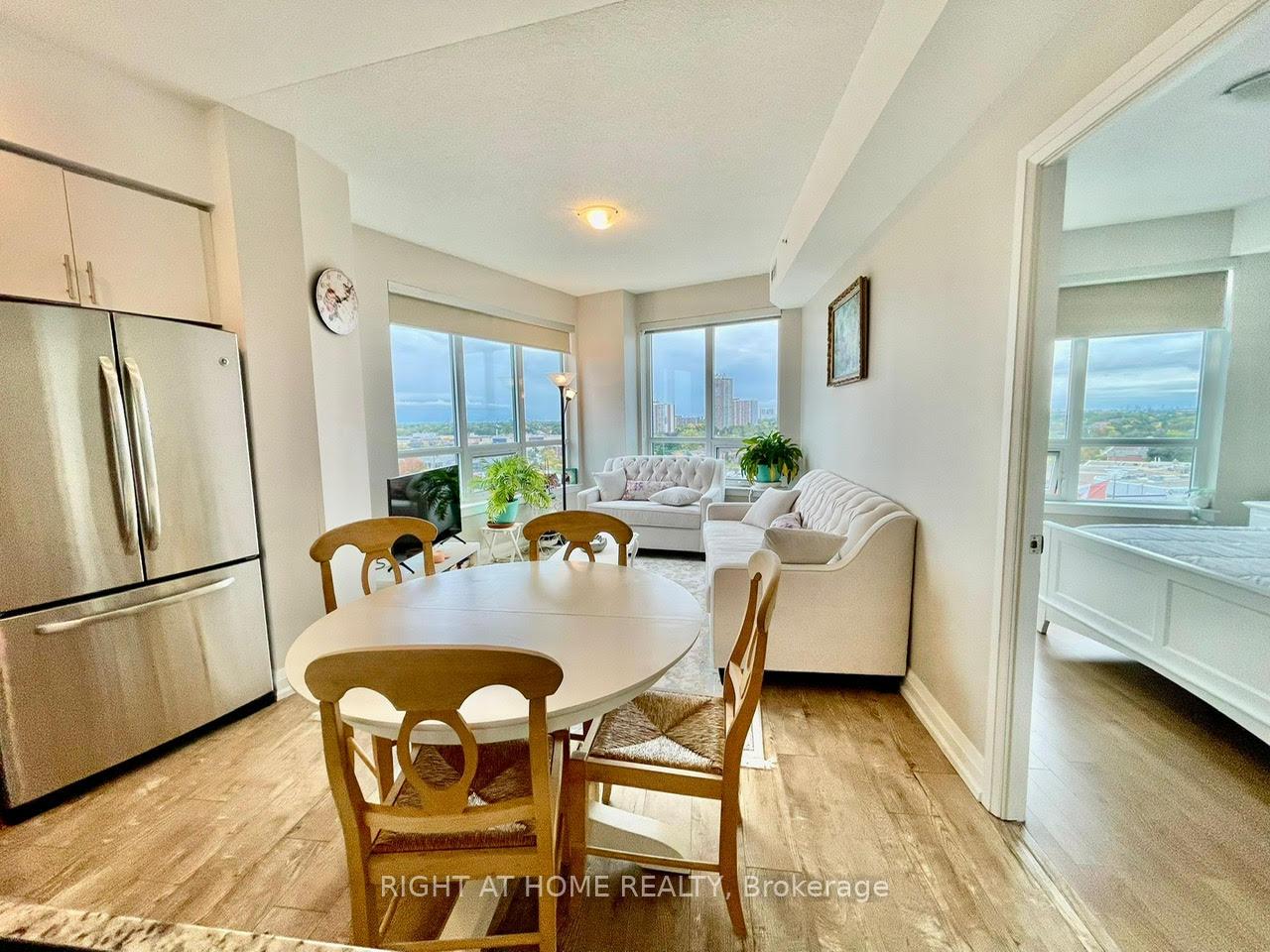 Photo 14 of Unit 726, 7161 Yonge Street, Markham, Grandview — HOMEH