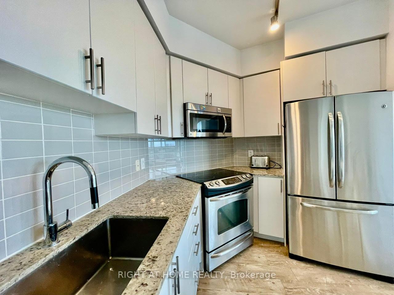 Photo 15 of Unit 726, 7161 Yonge Street, Markham, Grandview — HOMEH