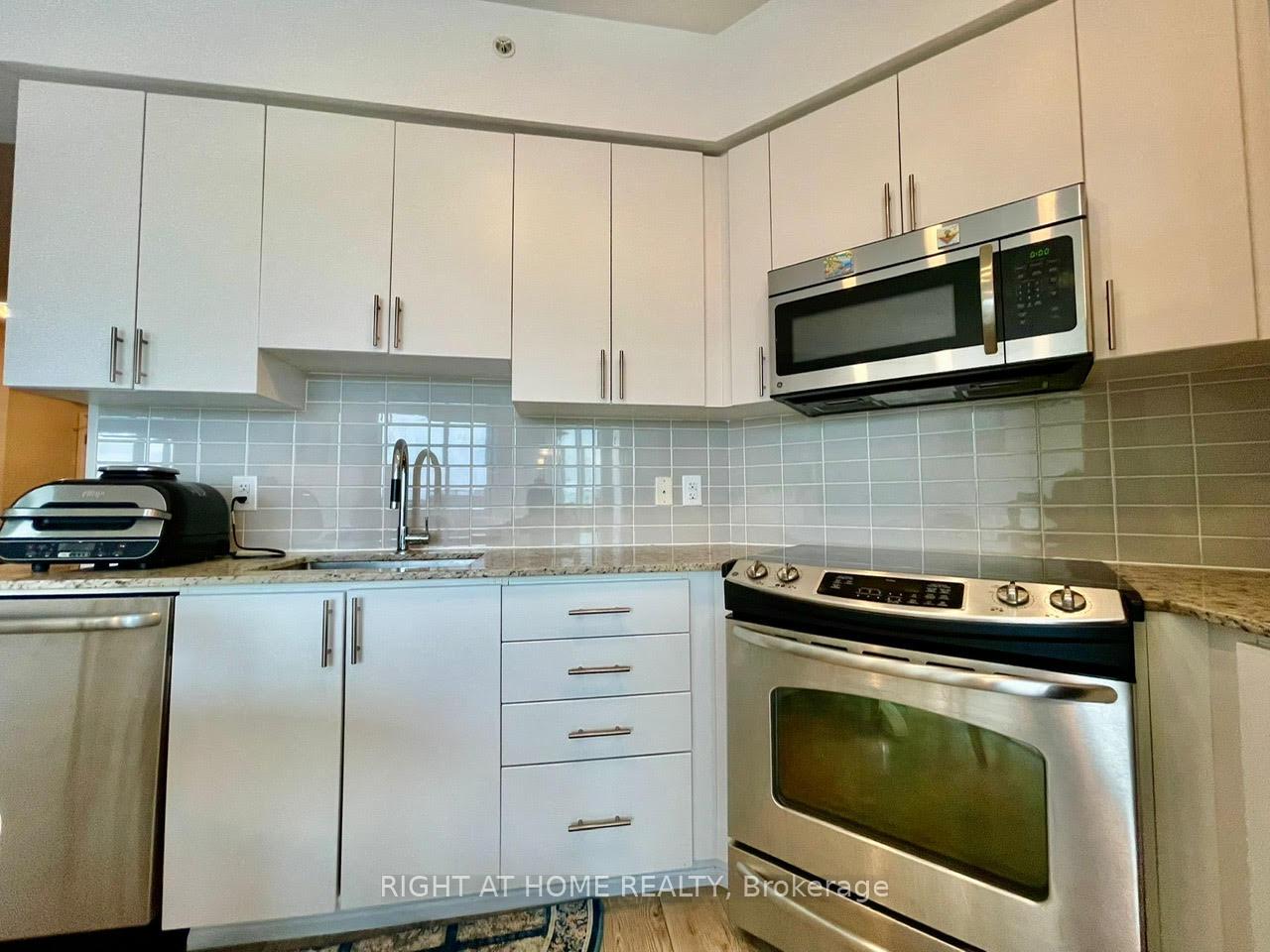 Photo 16 of Unit 726, 7161 Yonge Street, Markham, Grandview — HOMEH