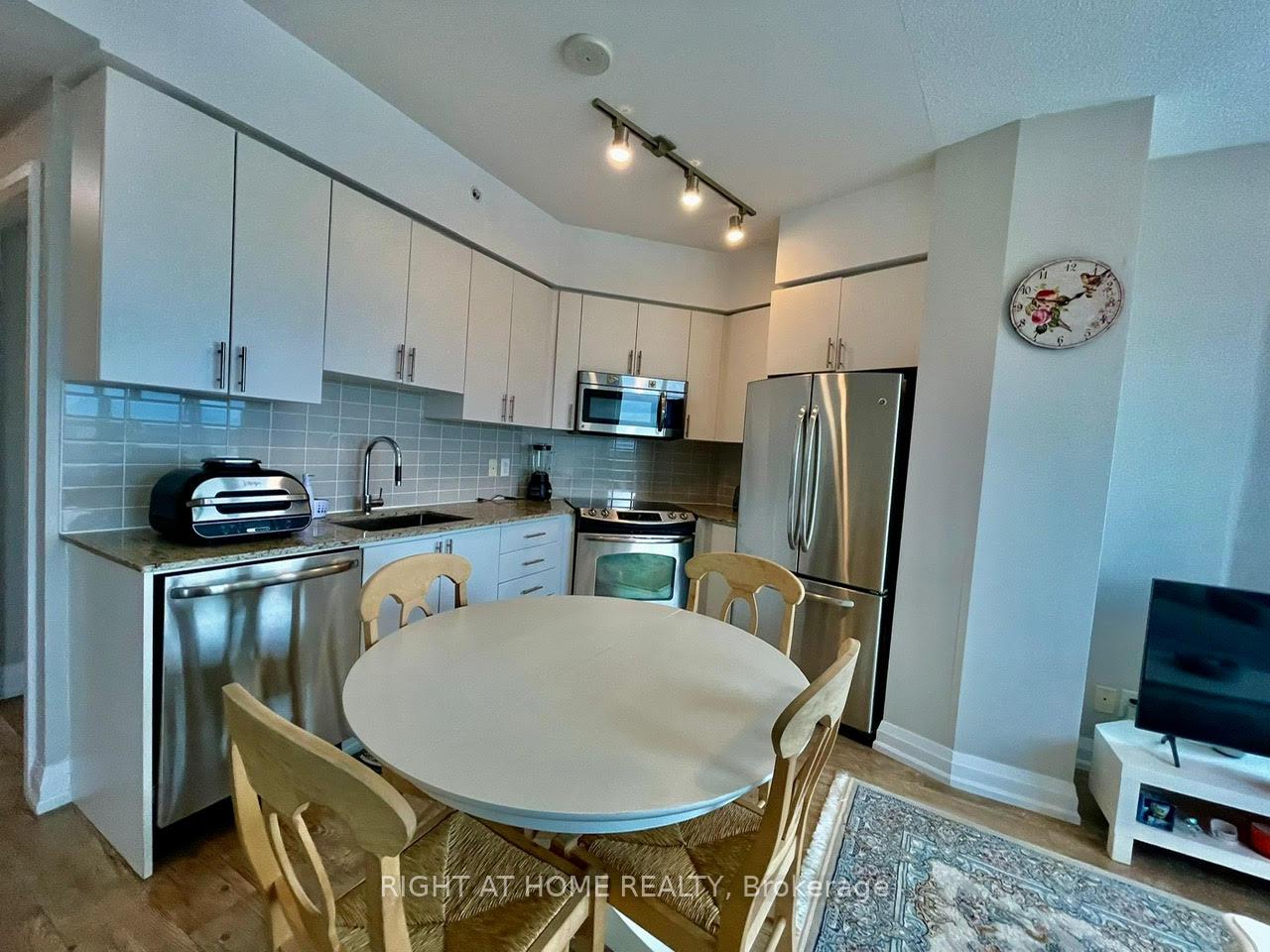 Photo 17 of Unit 726, 7161 Yonge Street, Markham, Grandview — HOMEH