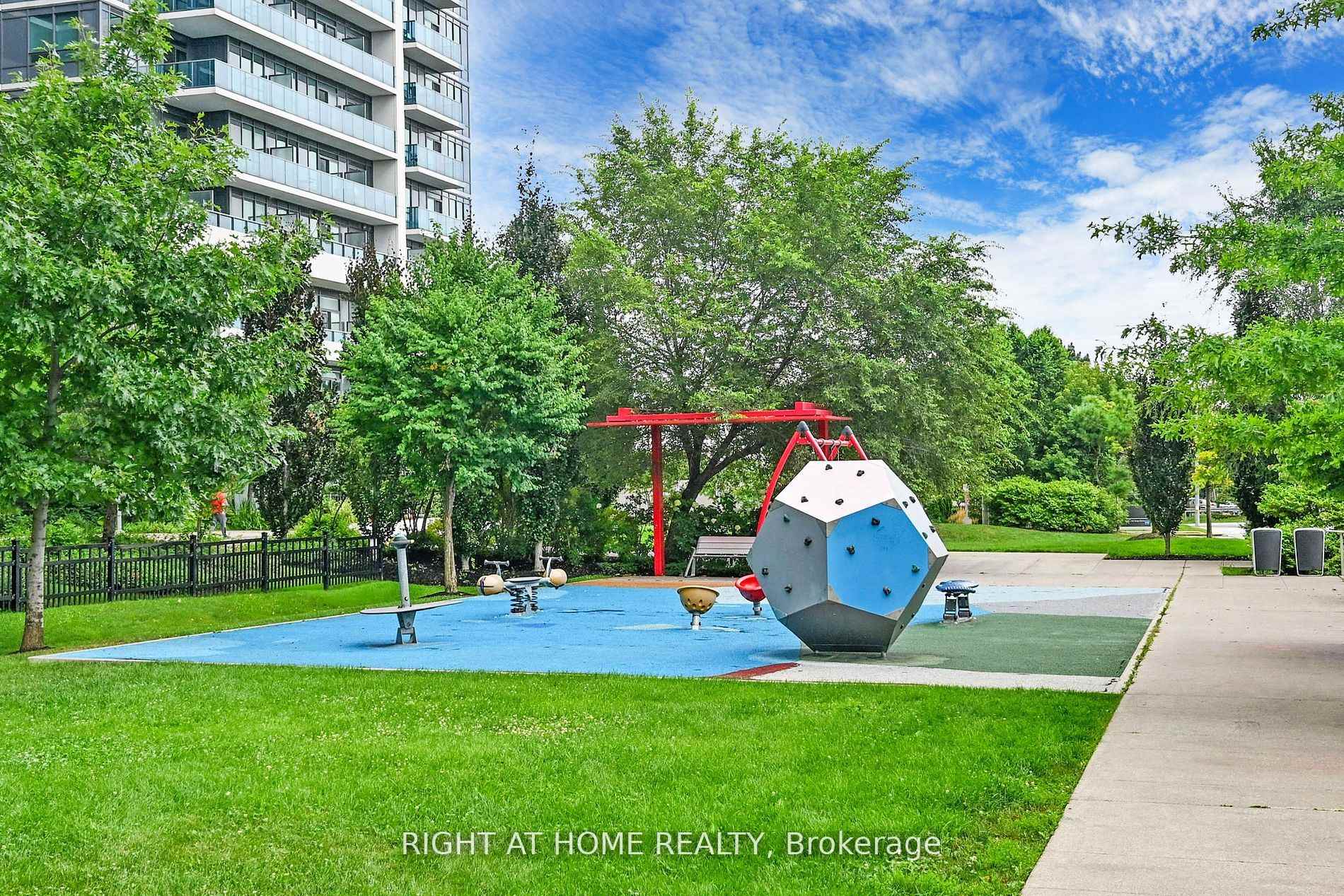 Photo 38 of Unit 726, 7161 Yonge Street, Markham, Grandview — HOMEH