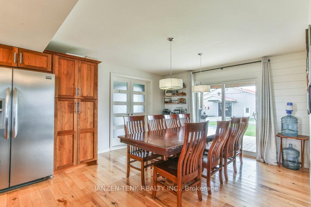 Photo 9 of 7654 Hacienda Road, Malahide, Rural Malahide — HOMEH