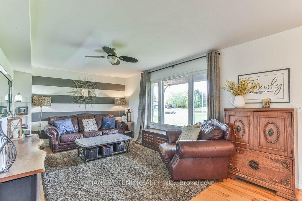 Photo 10 of 7654 Hacienda Road, Malahide, Rural Malahide — HOMEH