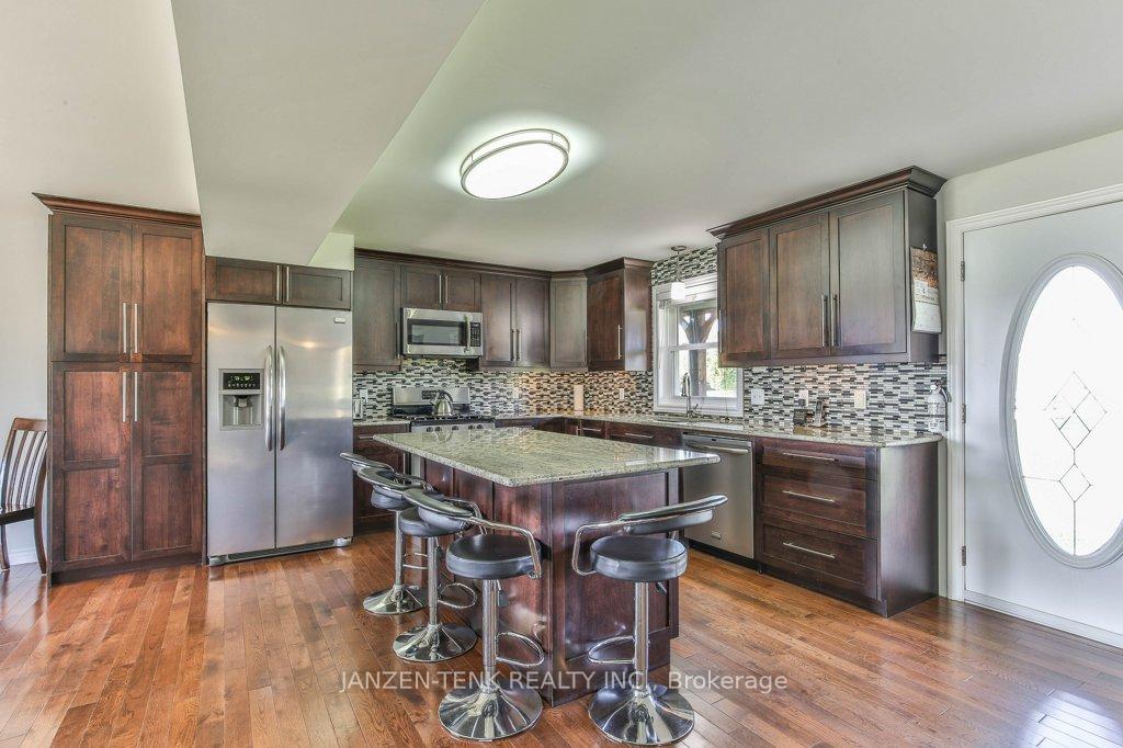 Photo 17 of 7654 Hacienda Road, Malahide, Rural Malahide — HOMEH