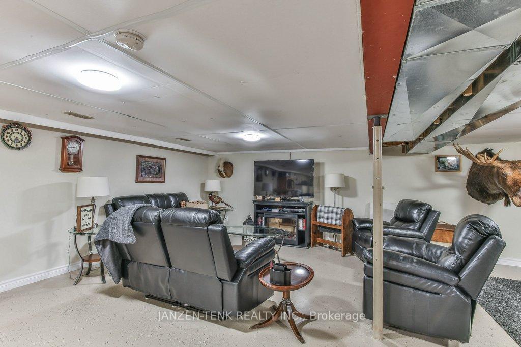 Photo 63 of 7654 Hacienda Road, Malahide, Rural Malahide — HOMEH