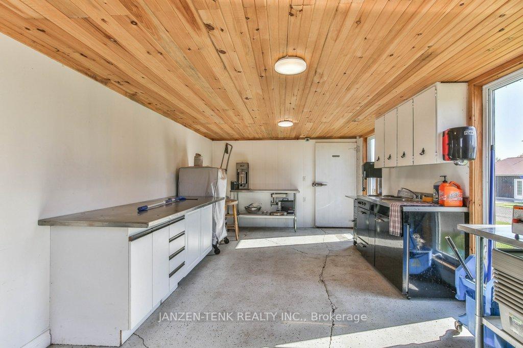 Photo 73 of 7654 Hacienda Road, Malahide, Rural Malahide — HOMEH
