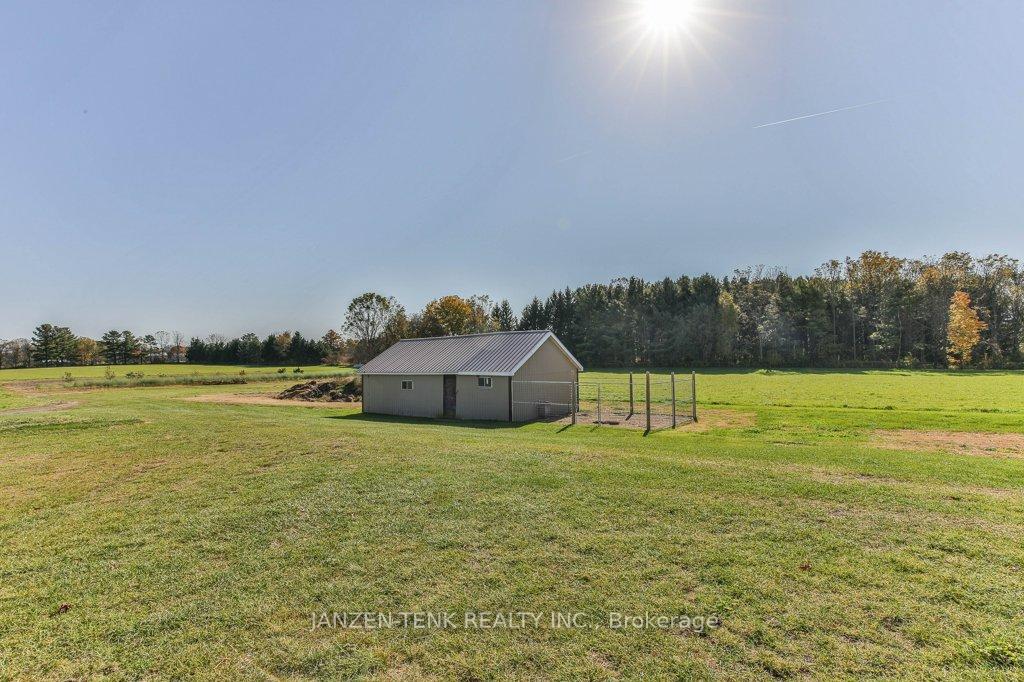 Photo 75 of 7654 Hacienda Road, Malahide, Rural Malahide — HOMEH