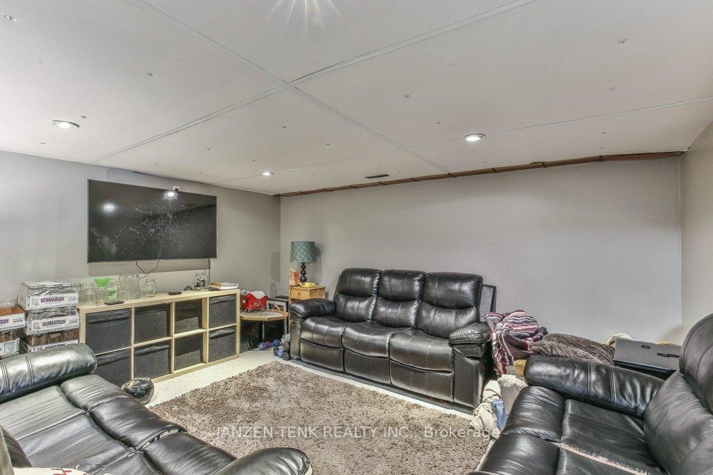 Photo 34 of 7654 Hacienda Road, Malahide, Rural Malahide — HOMEH