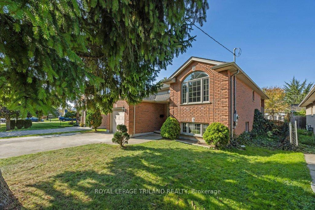Photo 2 of 170 Woodworth Avenue, St. Thomas — HOMEH