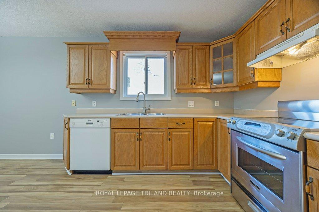 Photo 6 of 170 Woodworth Avenue, St. Thomas — HOMEH