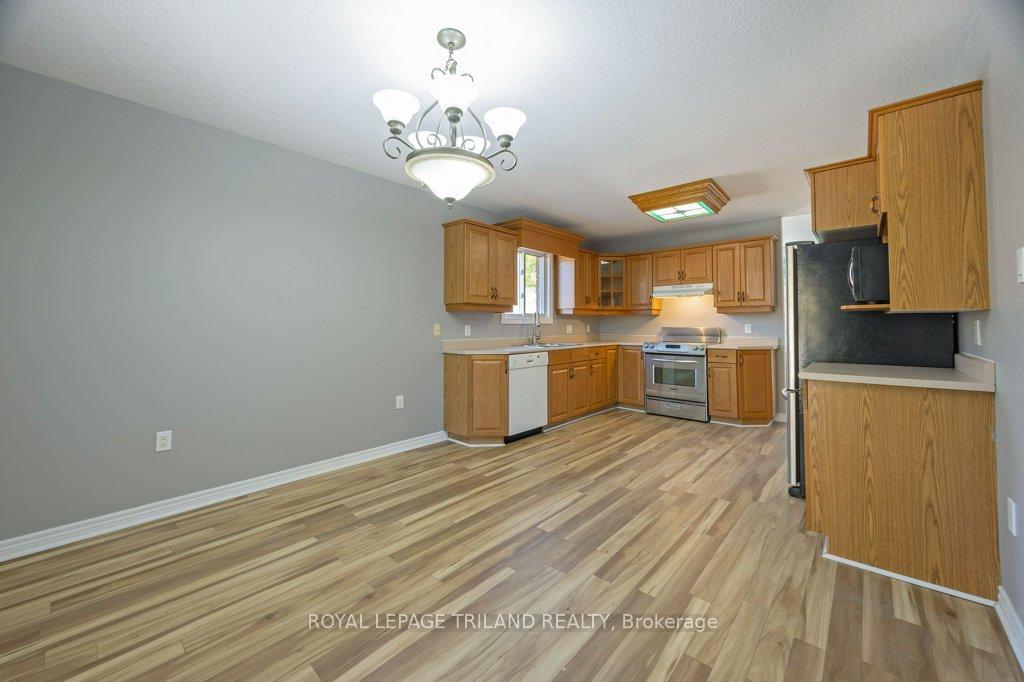 Photo 9 of 170 Woodworth Avenue, St. Thomas — HOMEH
