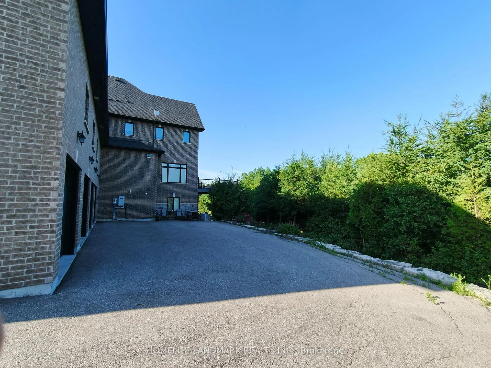 Photo 3 of 26 Diamondwood Drive, Caledon, Palgrave — HOMEH