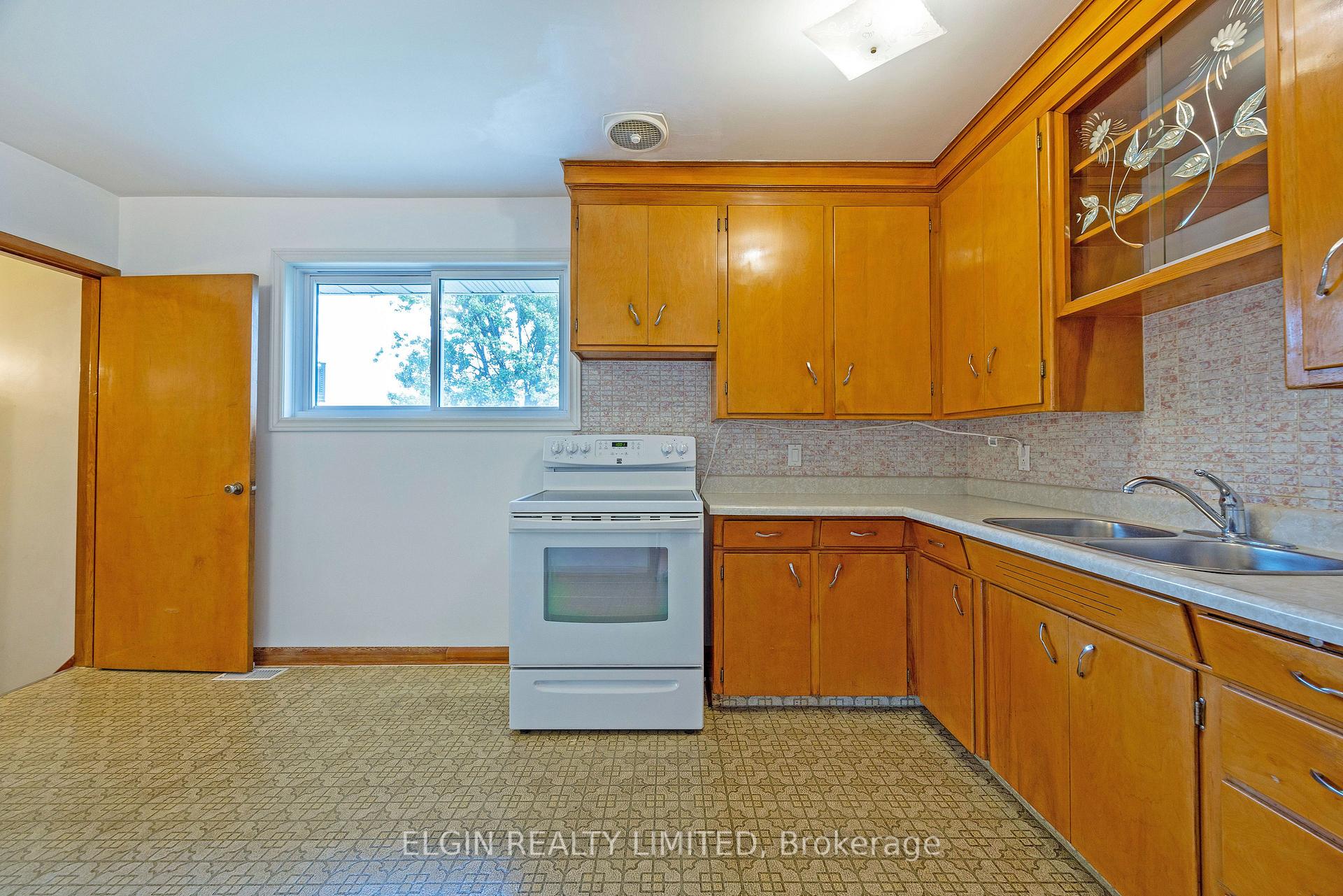 Photo 8 of 178 Myrtle Street, St. Thomas — HOMEH