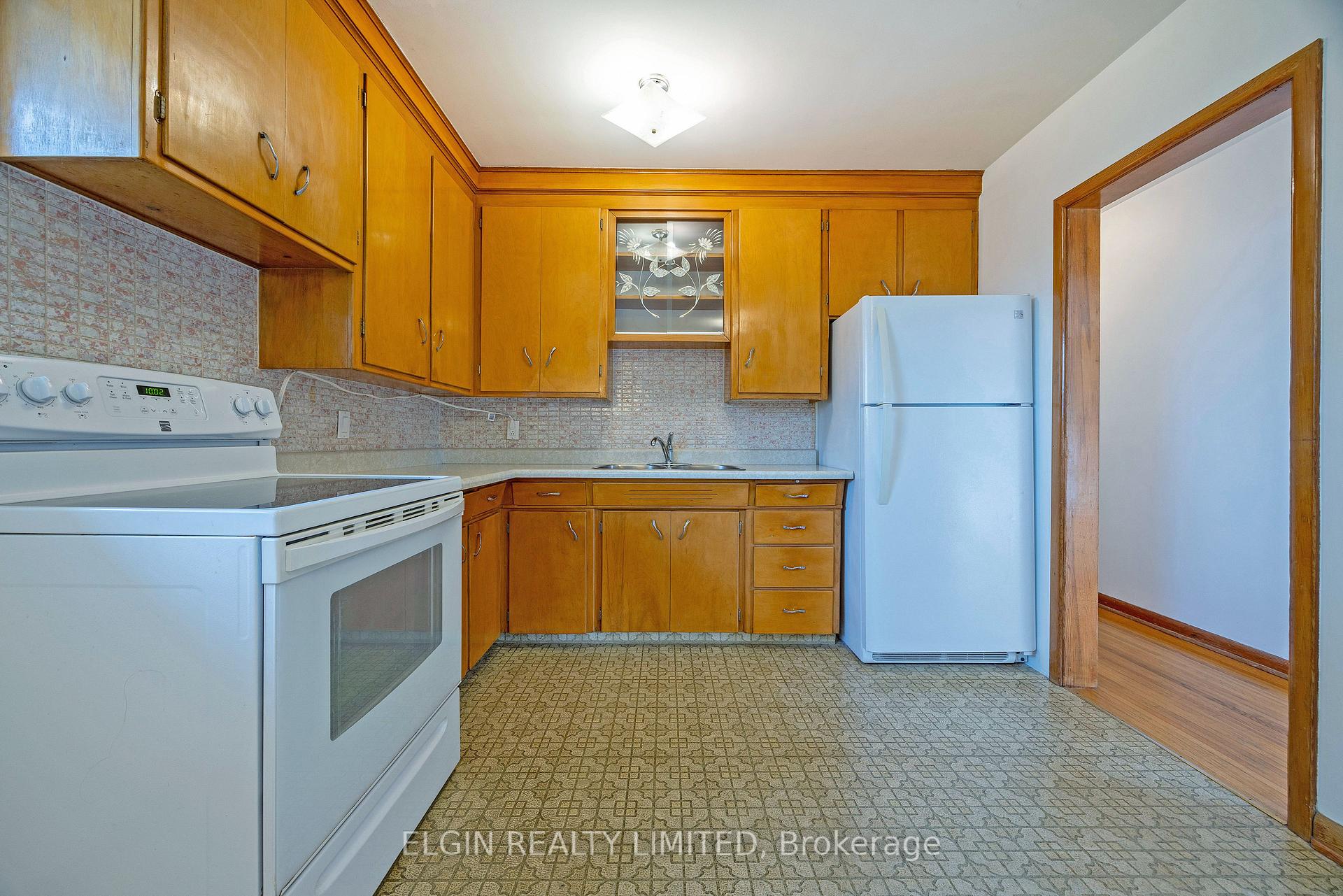 Photo 9 of 178 Myrtle Street, St. Thomas — HOMEH