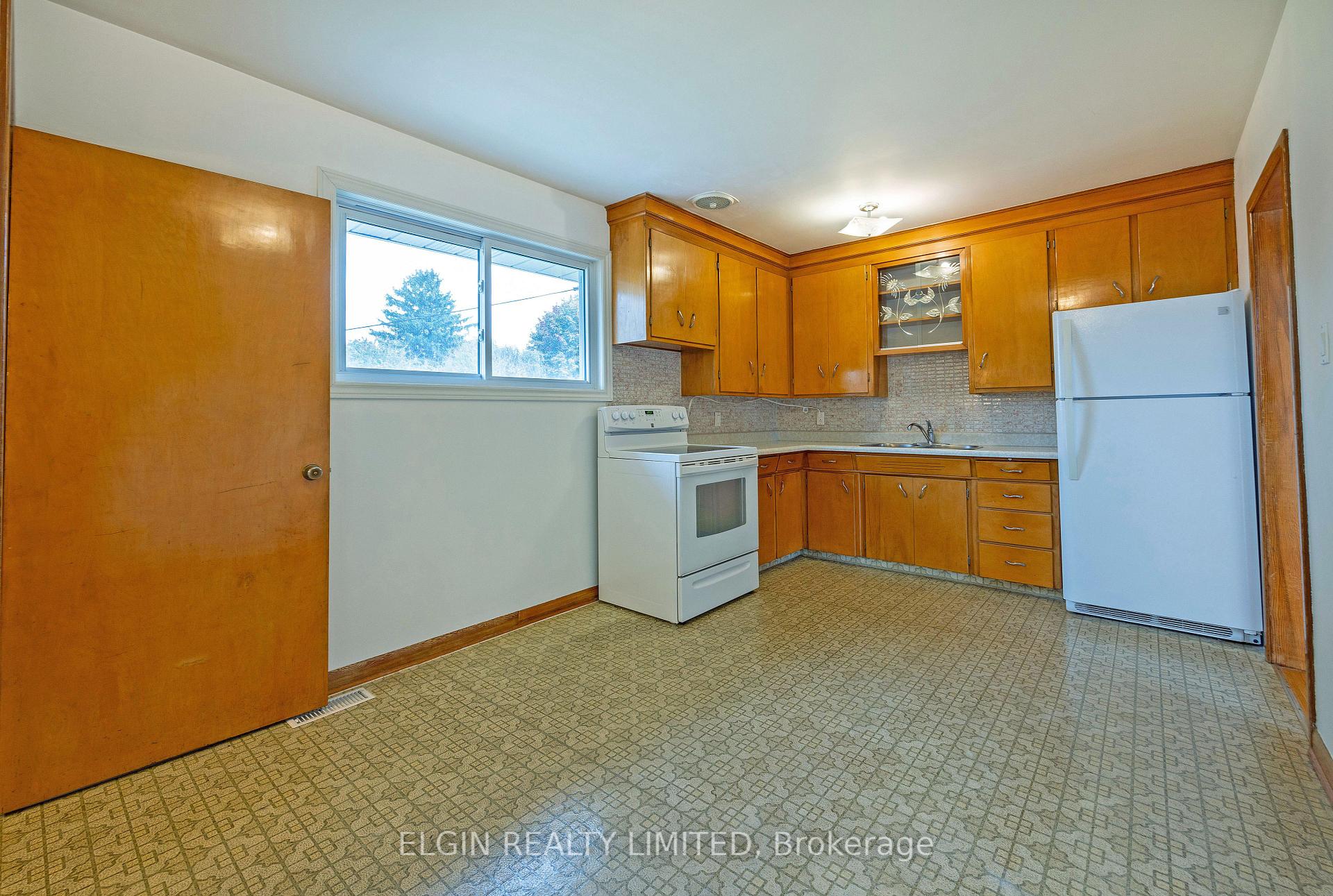 Photo 10 of 178 Myrtle Street, St. Thomas — HOMEH