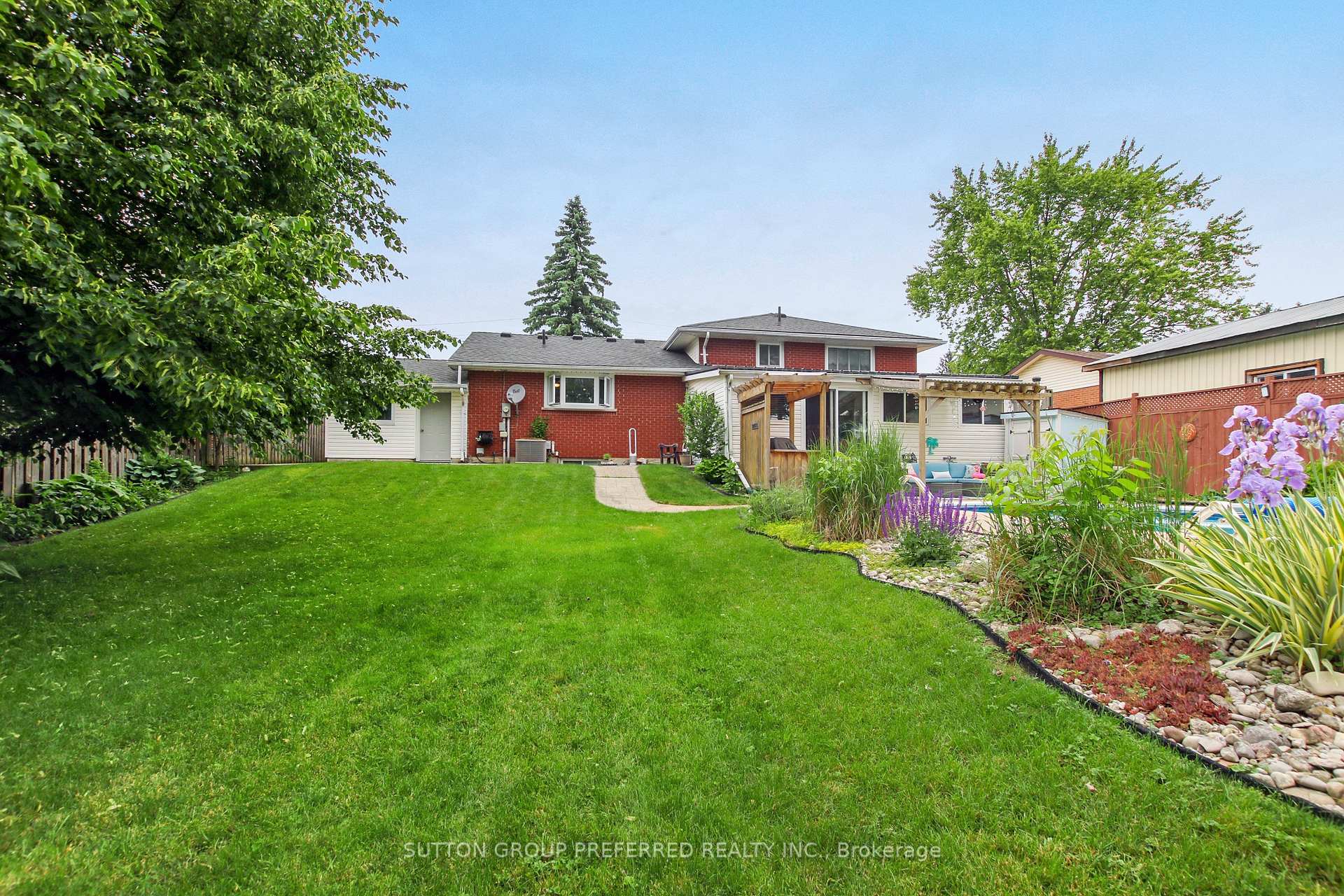 Photo 26 of 211 Union Street, Central Elgin, Belmont — HOMEH