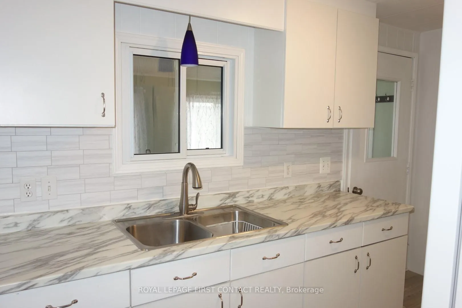 Photo 10 of 23 Mimosa Crescent, Innisfil, Rural Innisfil — HOMEH