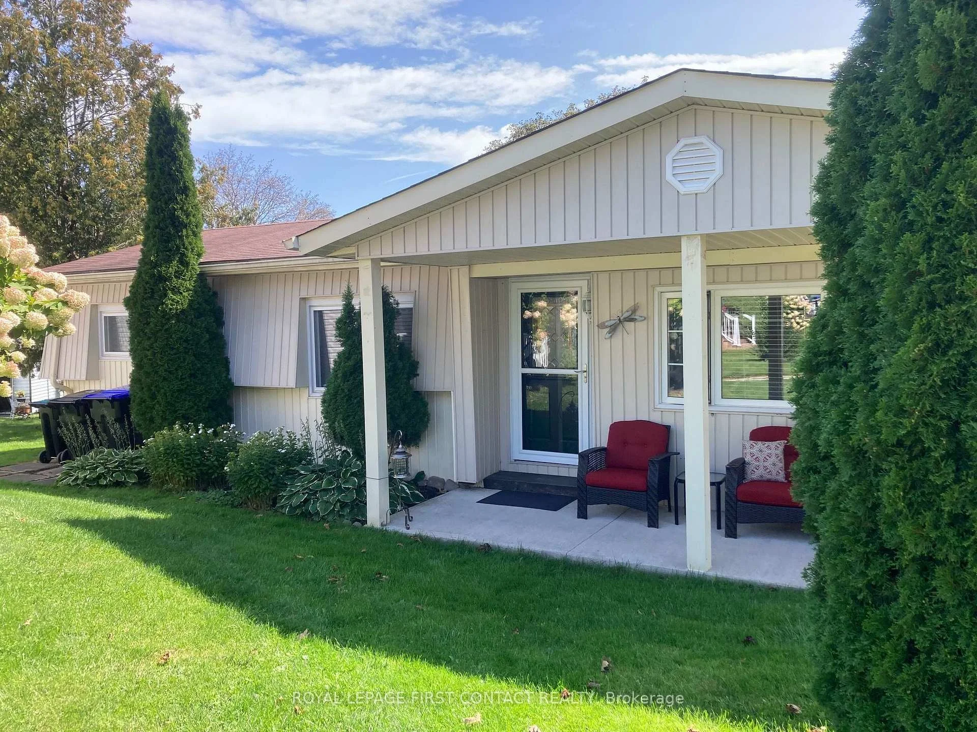 Photo 4 of 23 Mimosa Crescent, Innisfil, Rural Innisfil — HOMEH