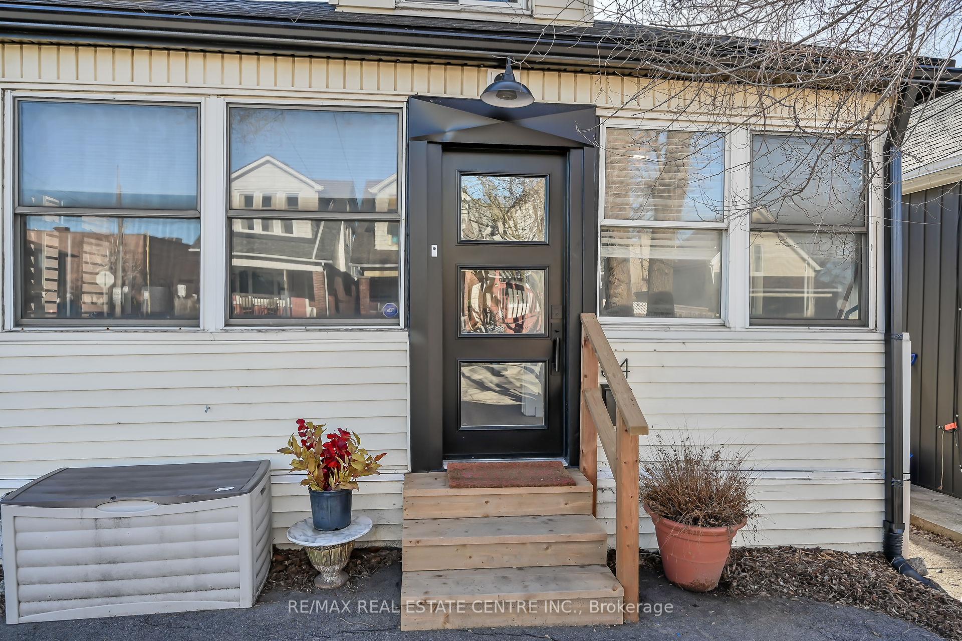 Photo 3 of 64 Argyle Avenue, Hamilton, Crown Point — HOMEH