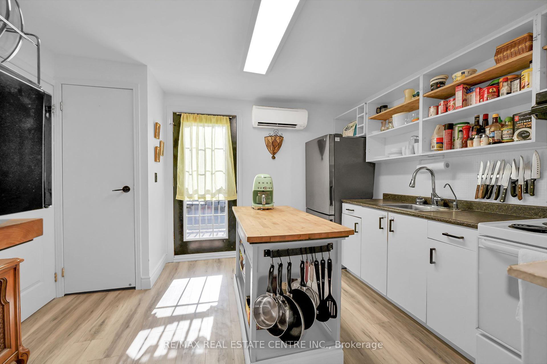 Photo 6 of 64 Argyle Avenue, Hamilton, Crown Point — HOMEH