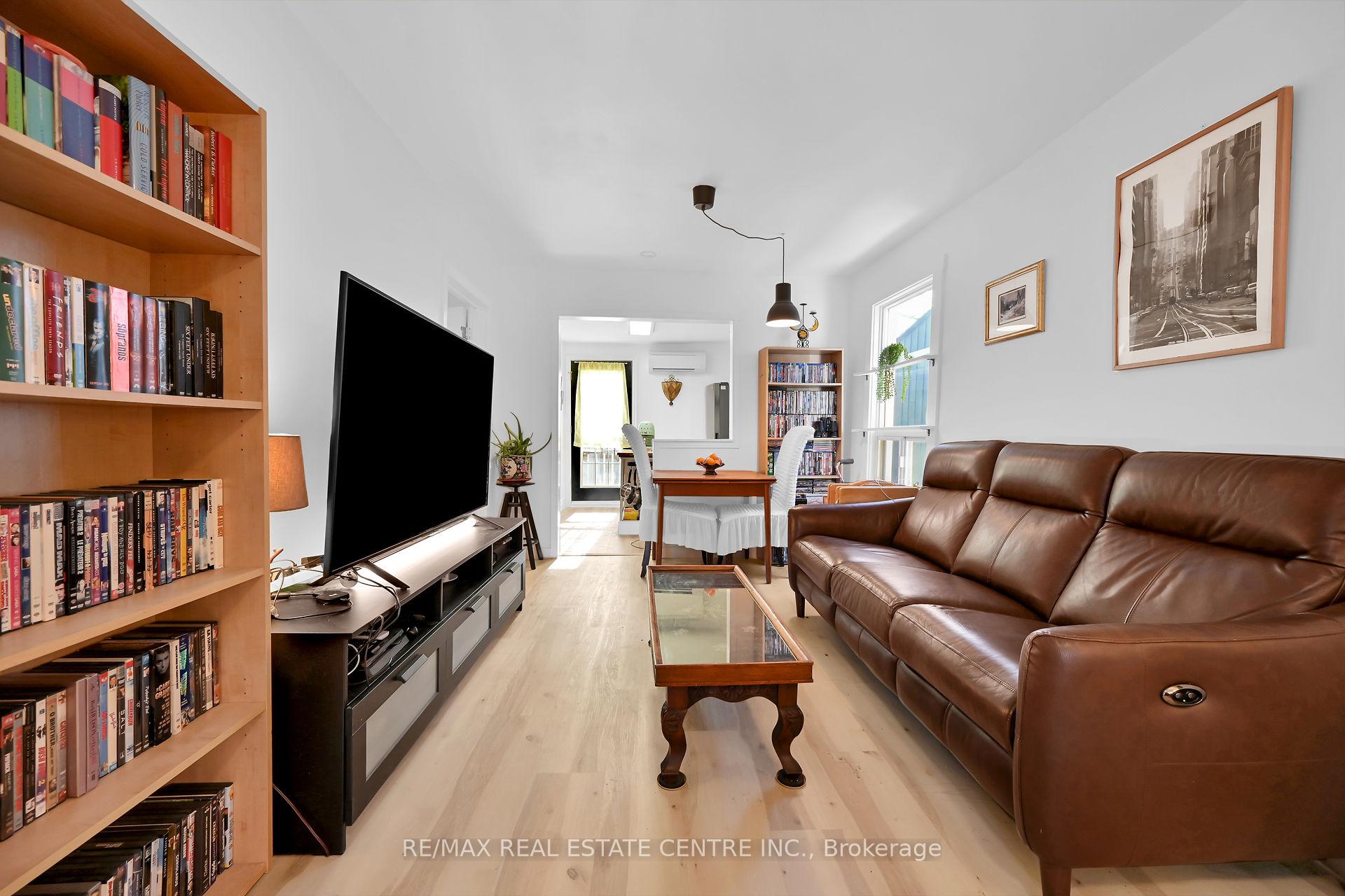 Photo 11 of 64 Argyle Avenue, Hamilton, Crown Point — HOMEH