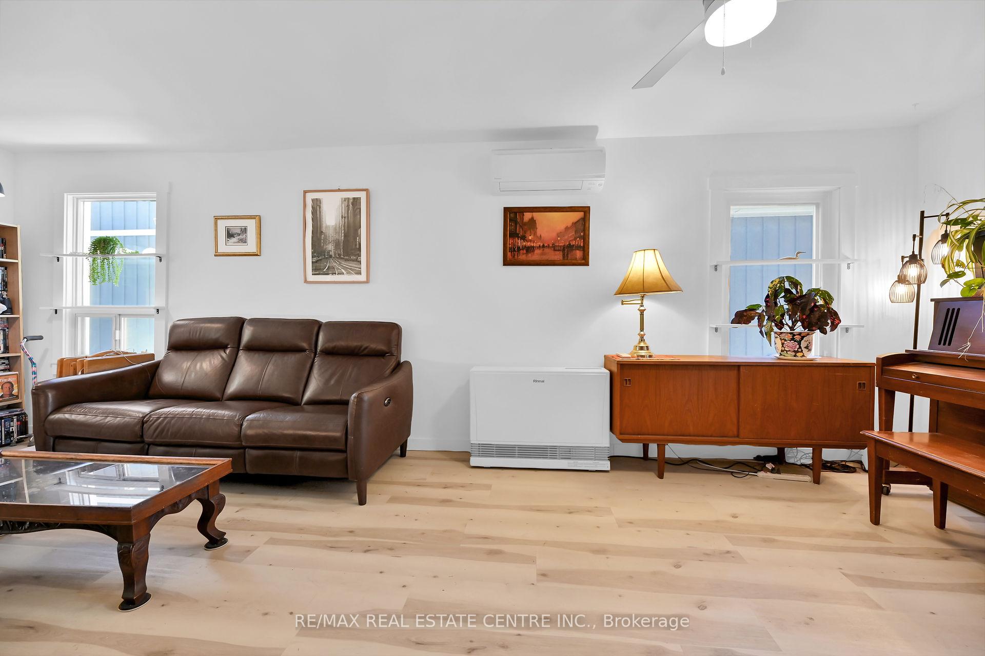Photo 12 of 64 Argyle Avenue, Hamilton, Crown Point — HOMEH