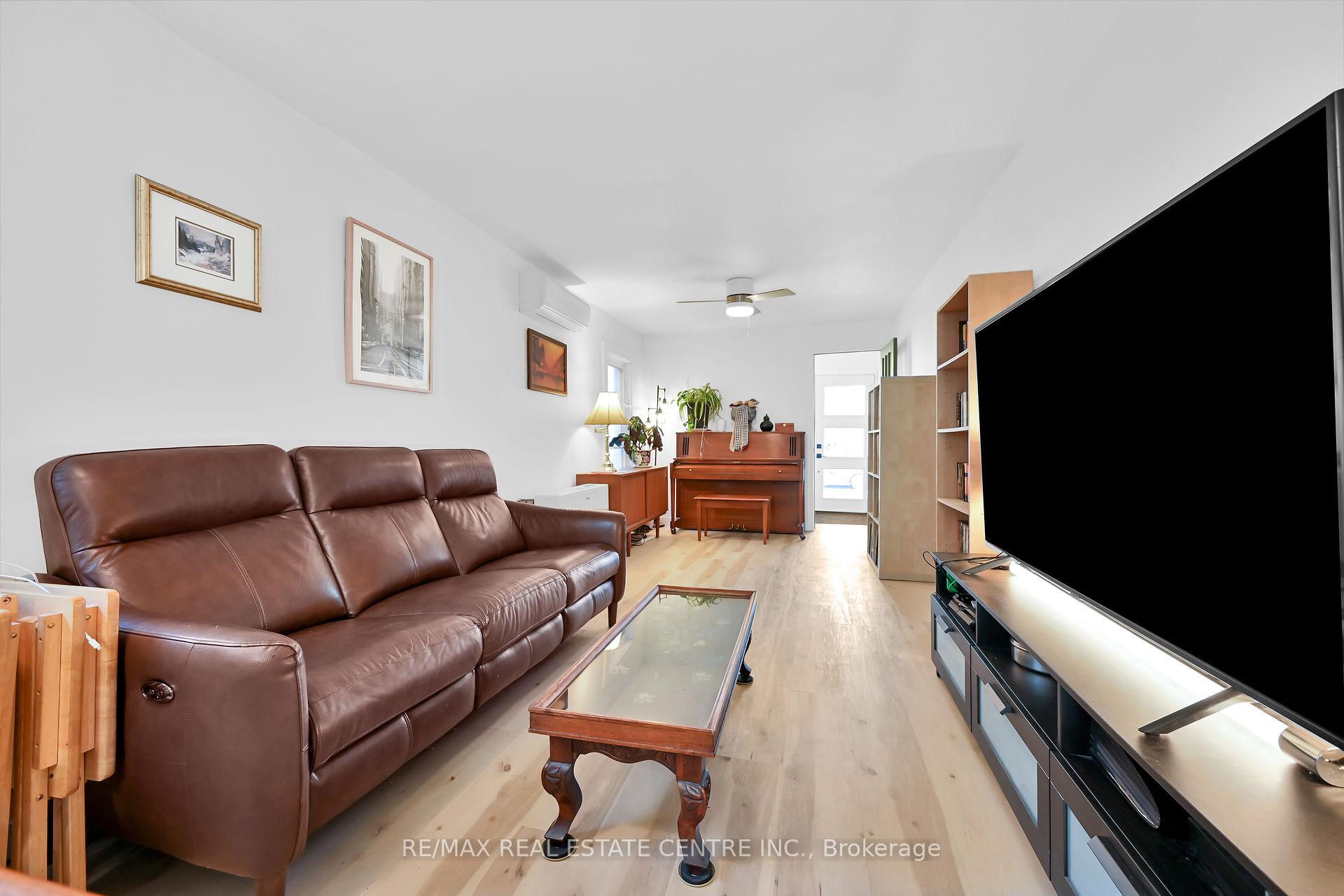 Photo 14 of 64 Argyle Avenue, Hamilton, Crown Point — HOMEH