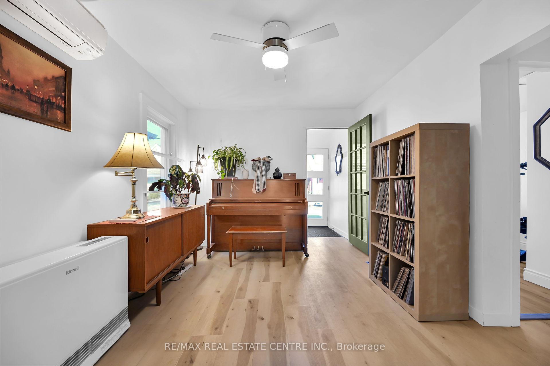 Photo 15 of 64 Argyle Avenue, Hamilton, Crown Point — HOMEH