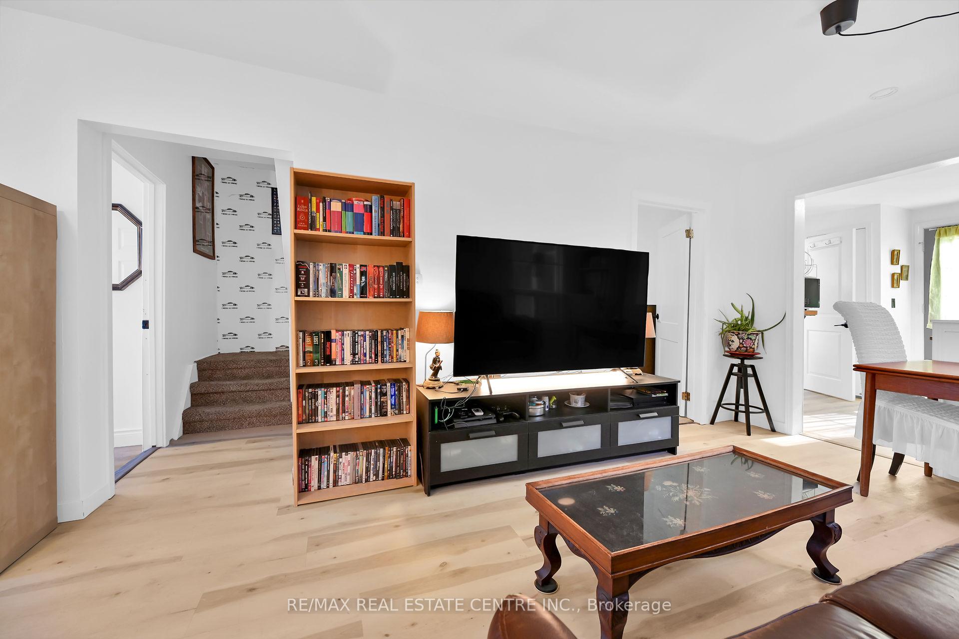 Photo 17 of 64 Argyle Avenue, Hamilton, Crown Point — HOMEH