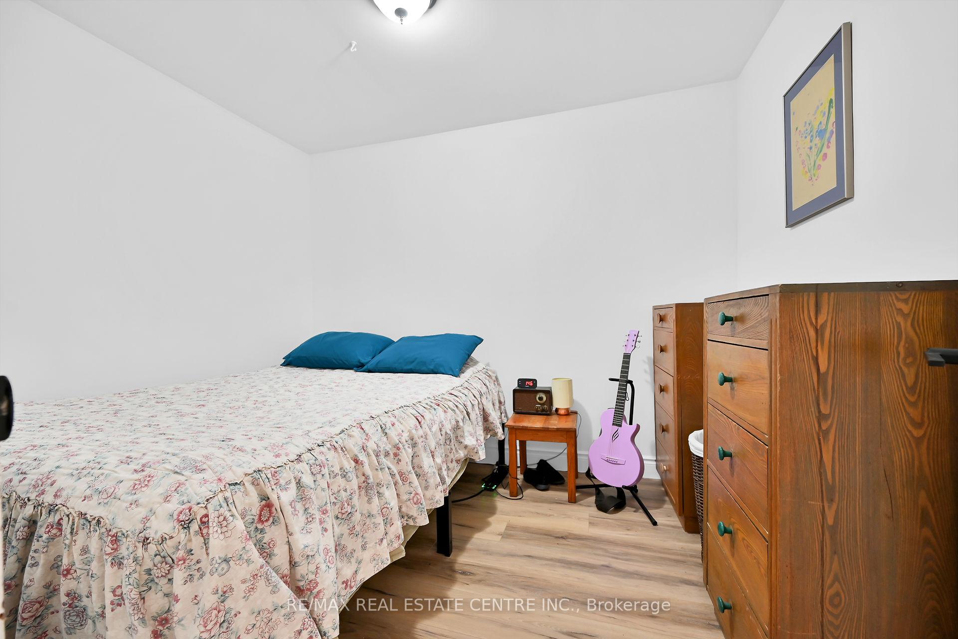 Photo 18 of 64 Argyle Avenue, Hamilton, Crown Point — HOMEH