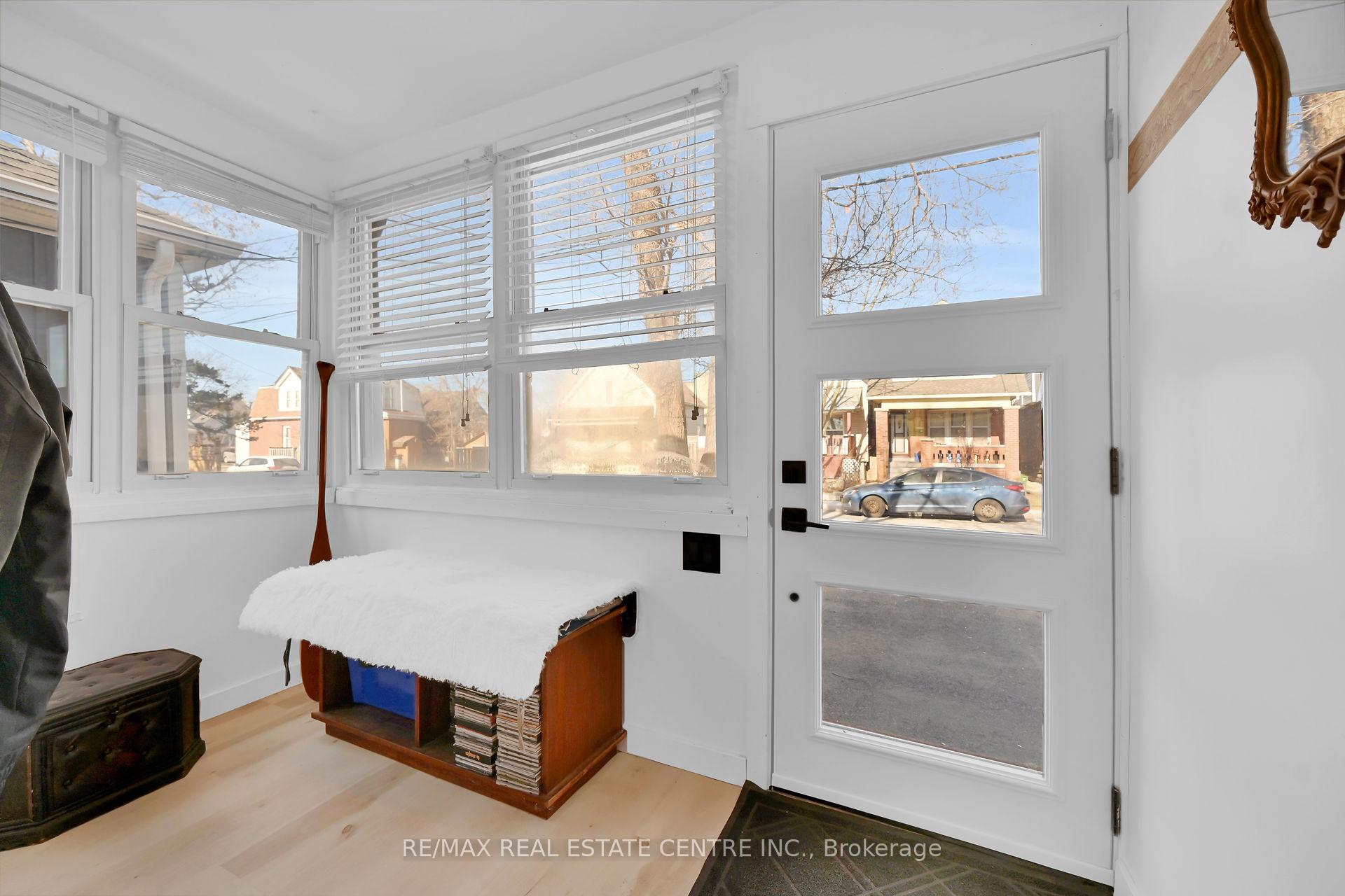 Photo 23 of 64 Argyle Avenue, Hamilton, Crown Point — HOMEH