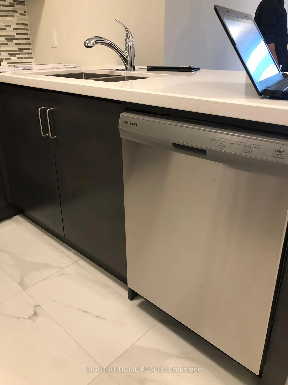 Photo 13 of Unit 520, 39 New Delhi Drive S, Markham, Cedarwood — HOMEH