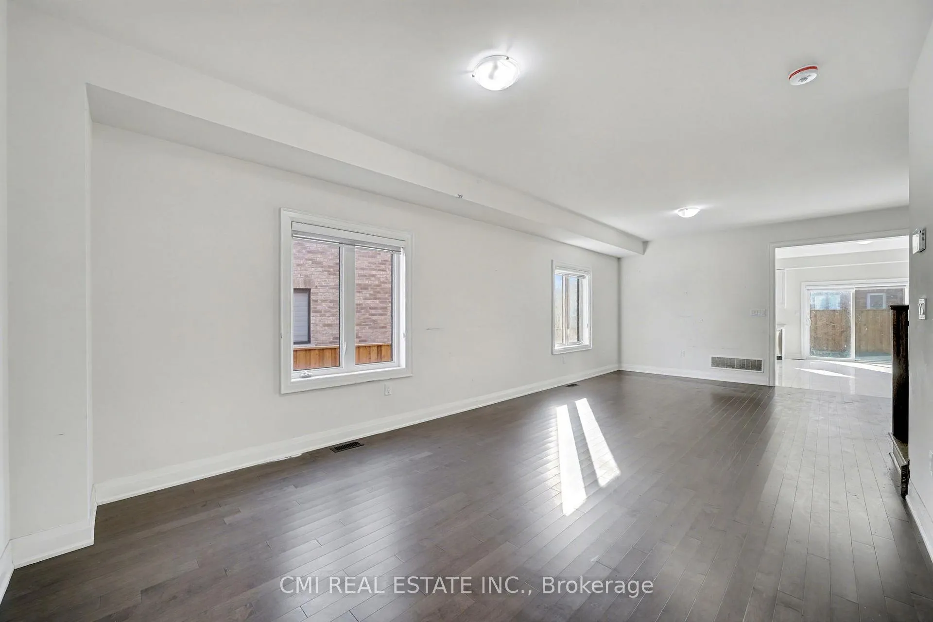 Photo 5 of 343 Northglen Boulevard W, Clarington, Bowmanville — HOMEH