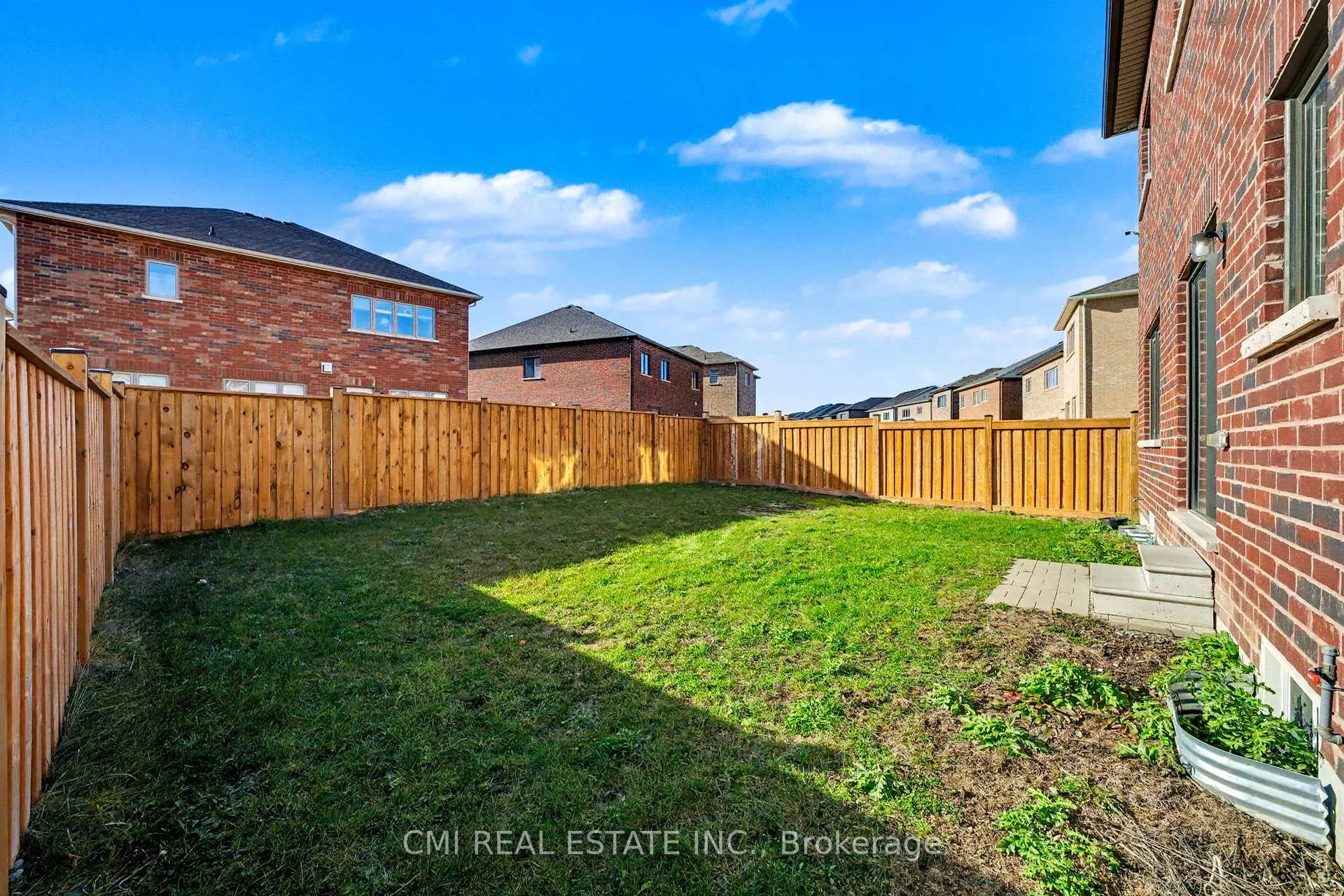 Photo 10 of 343 Northglen Boulevard W, Clarington, Bowmanville — HOMEH