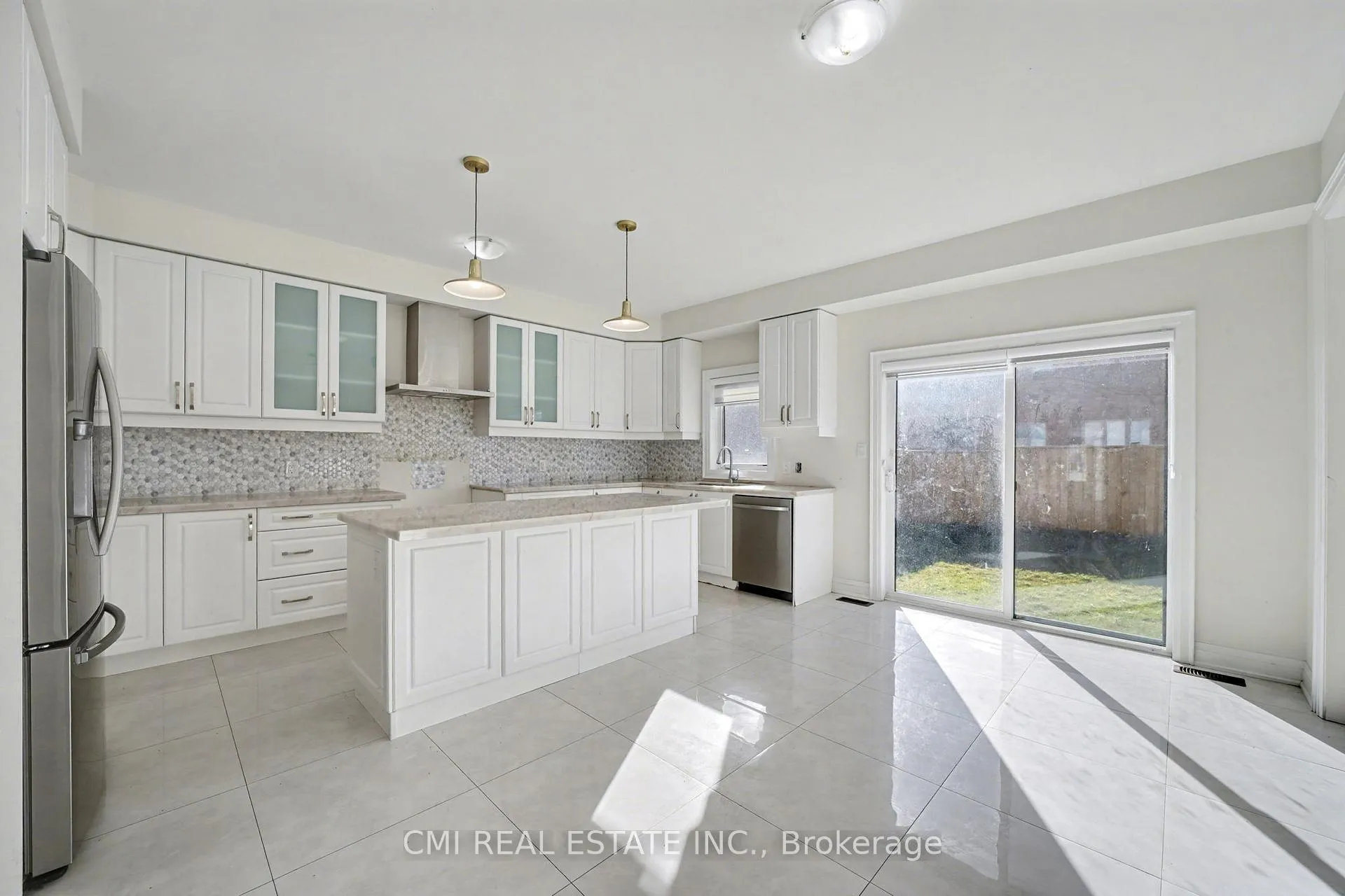 Photo 16 of 343 Northglen Boulevard W, Clarington, Bowmanville — HOMEH