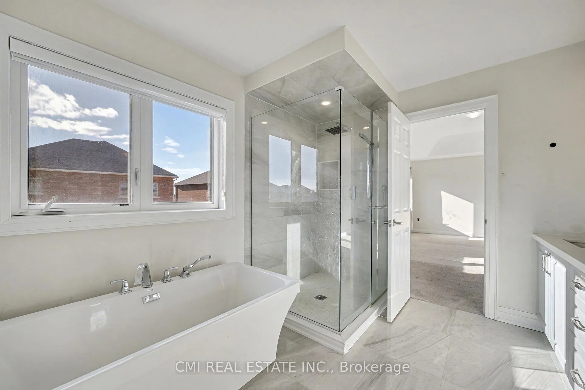 Photo 35 of 343 Northglen Boulevard W, Clarington, Bowmanville — HOMEH