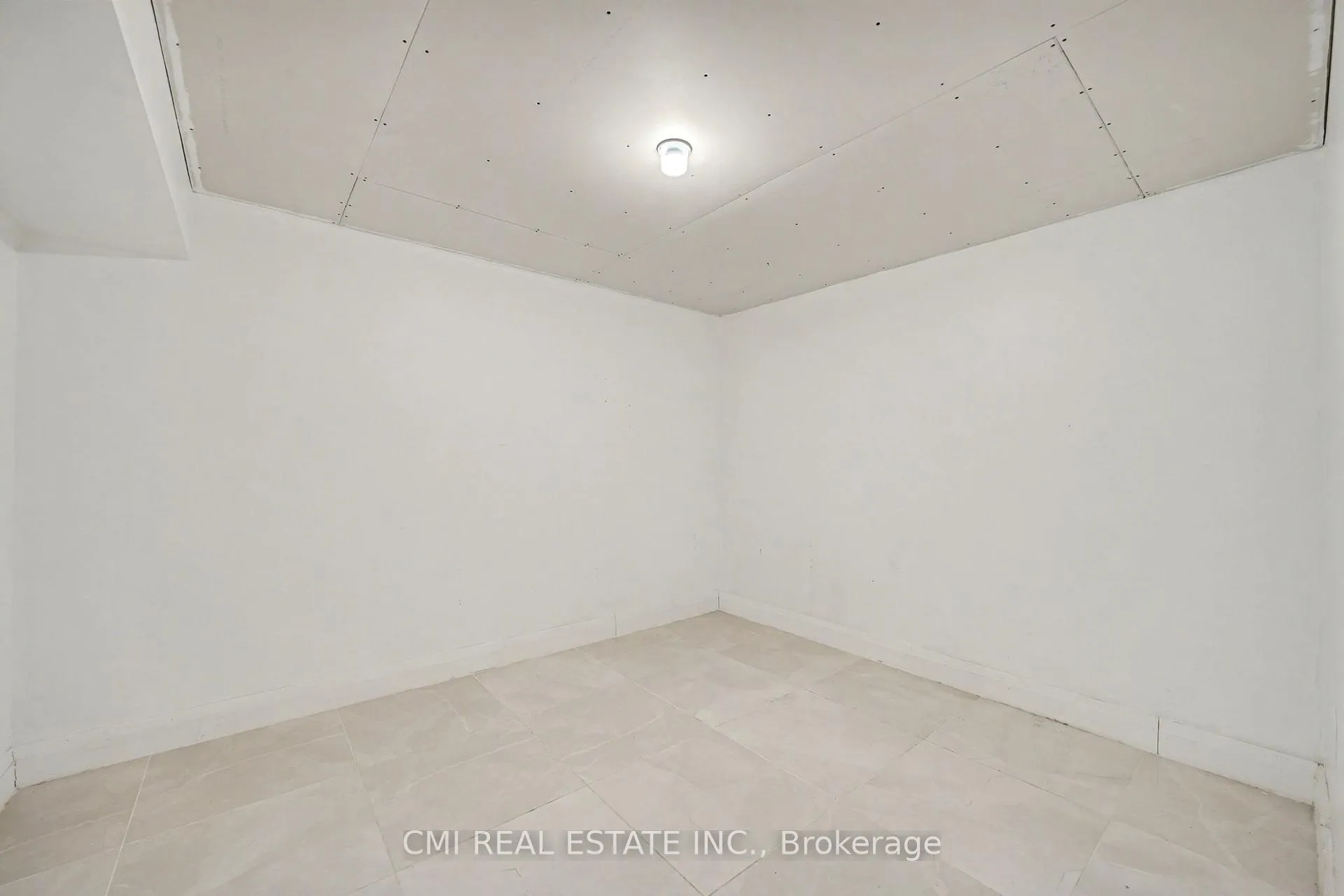 Photo 42 of 343 Northglen Boulevard W, Clarington, Bowmanville — HOMEH
