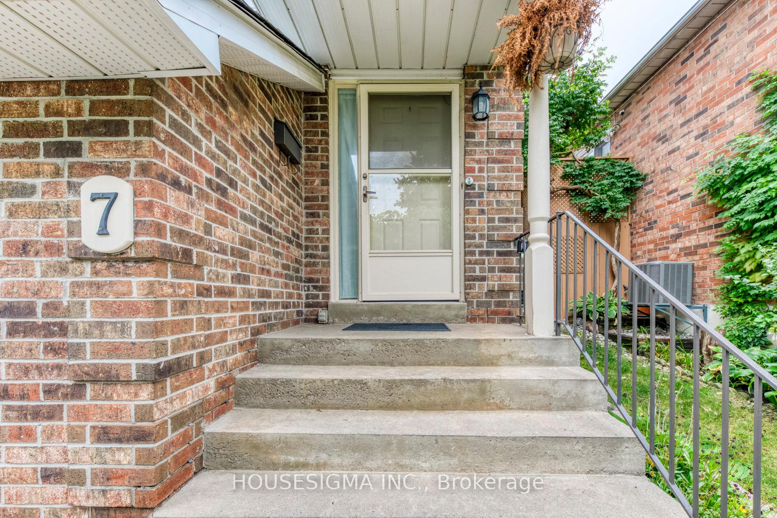 Photo 2 of 7 Wright Crescent, Ajax, Central — HOMEH