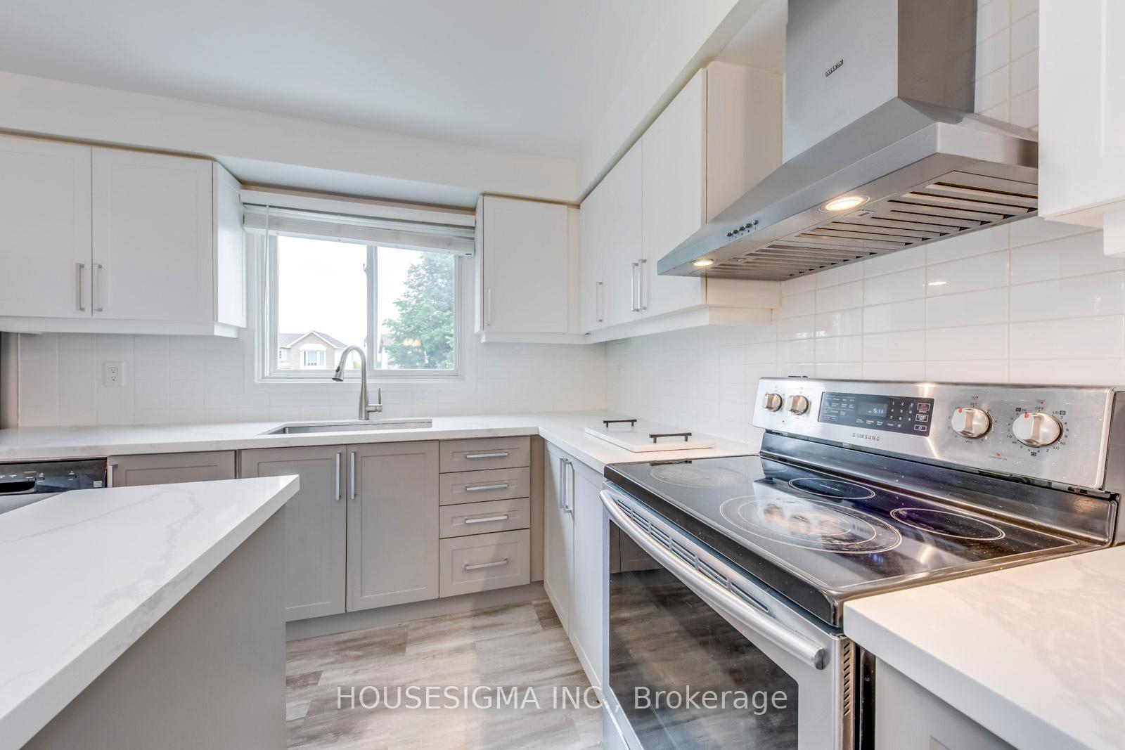 Photo 17 of 7 Wright Crescent, Ajax, Central — HOMEH