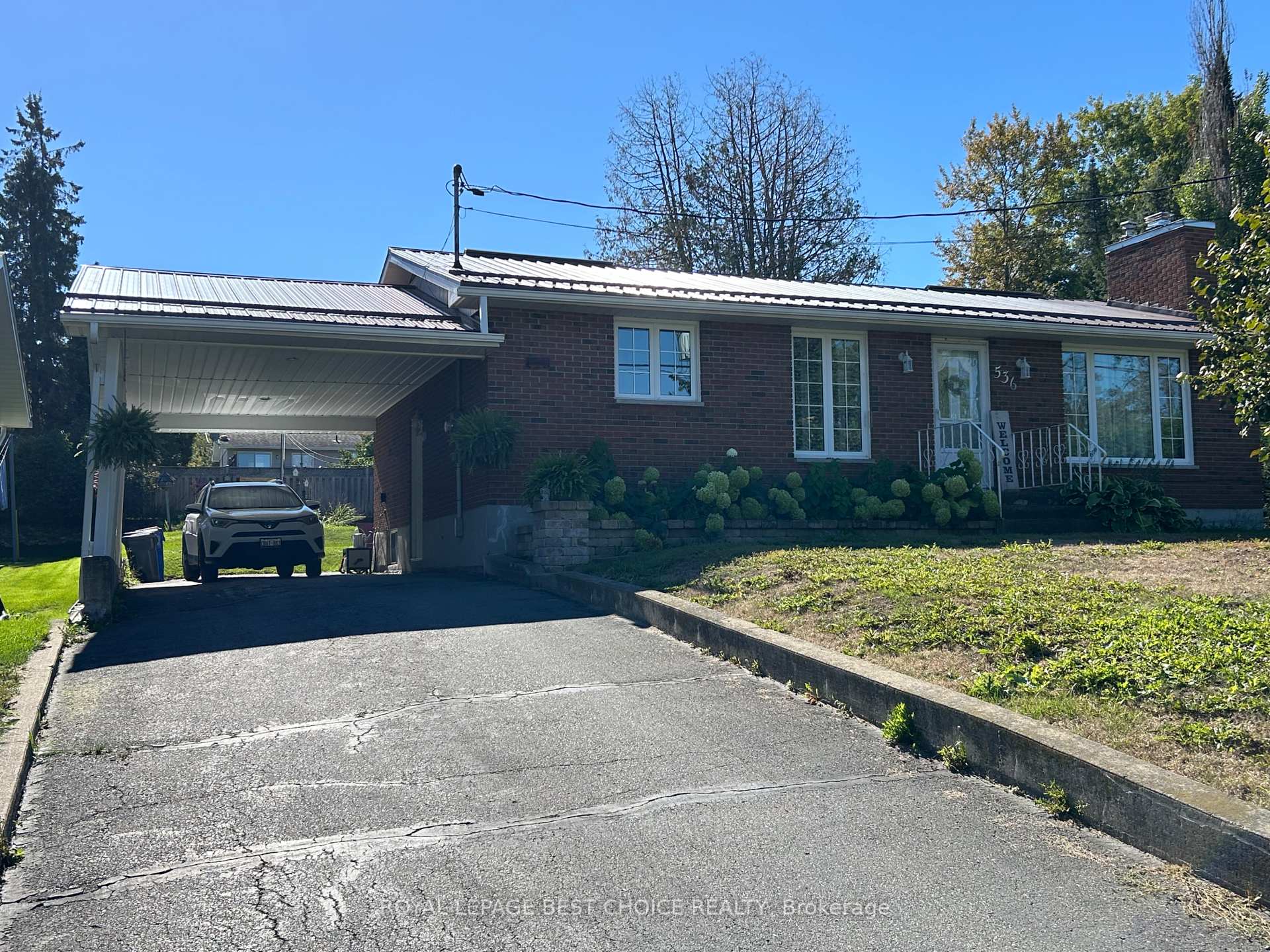 Front of 536 Broadwood Avenue W